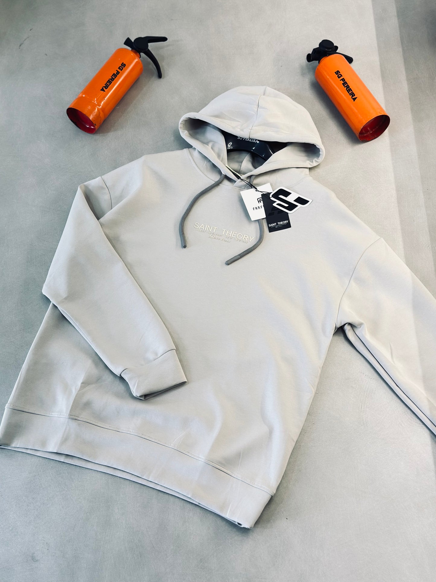 HOODIE SAI CREMA OJOS AMARILLOS