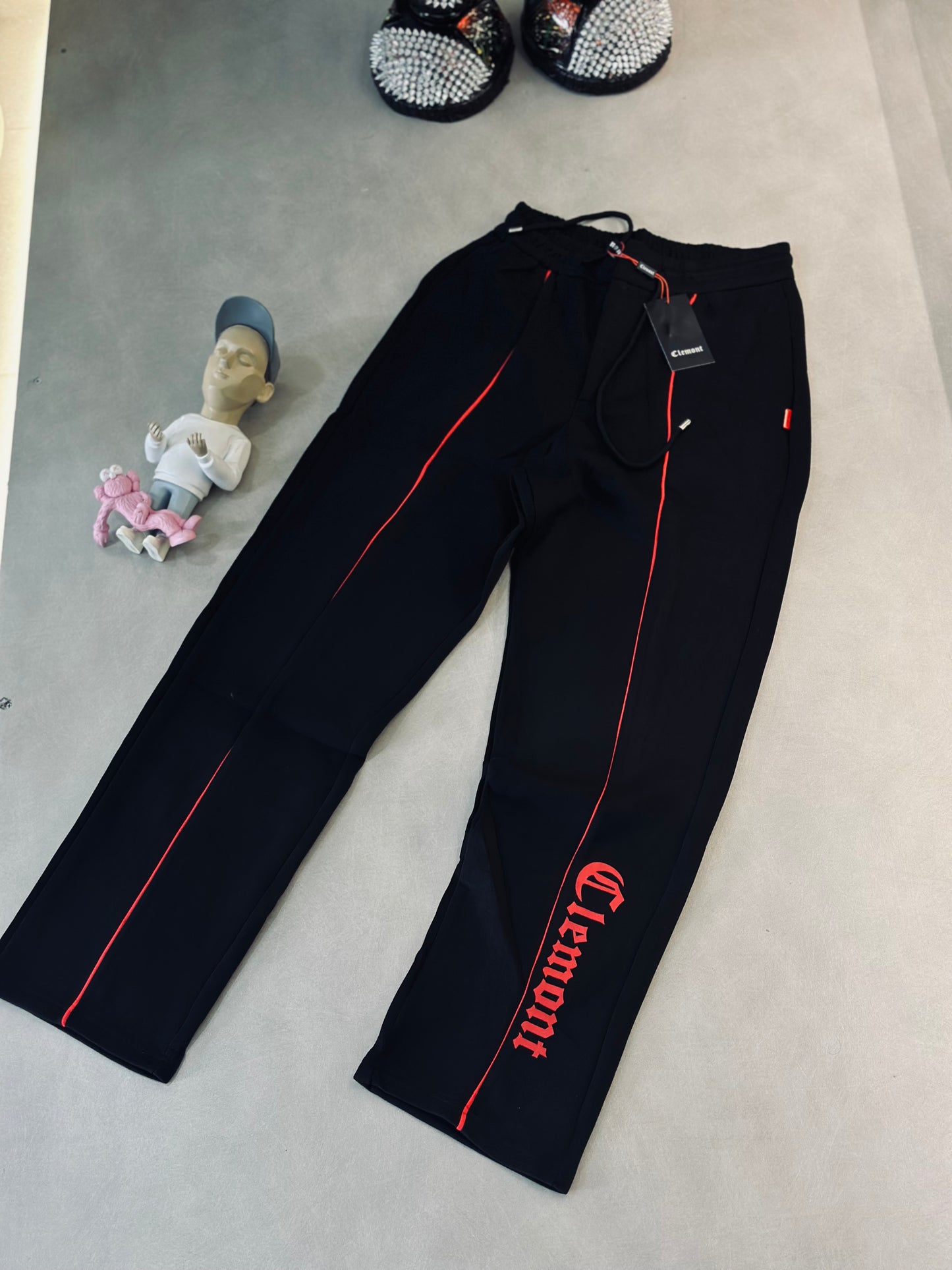 SUDADERA CLE NEGRA DELINEADO ROJO