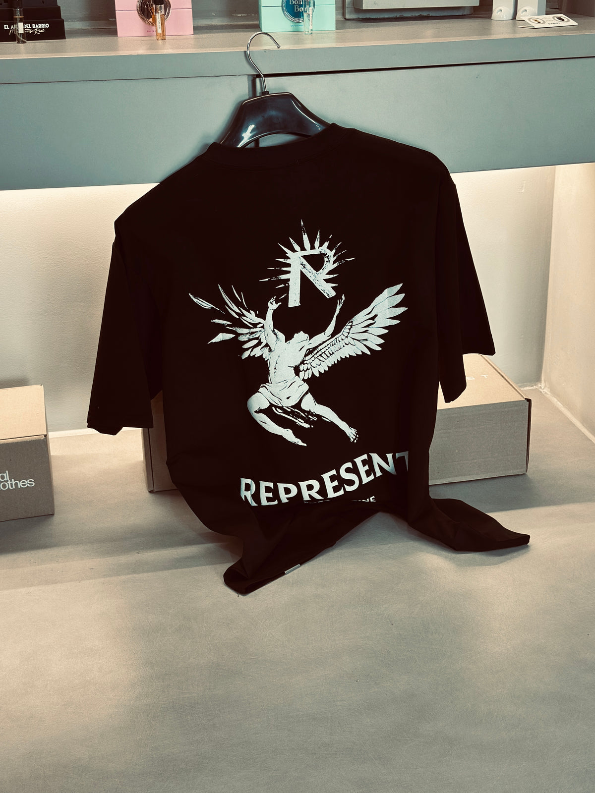 CAMISETA OVERSIZE REP NEGRA HORIZONS