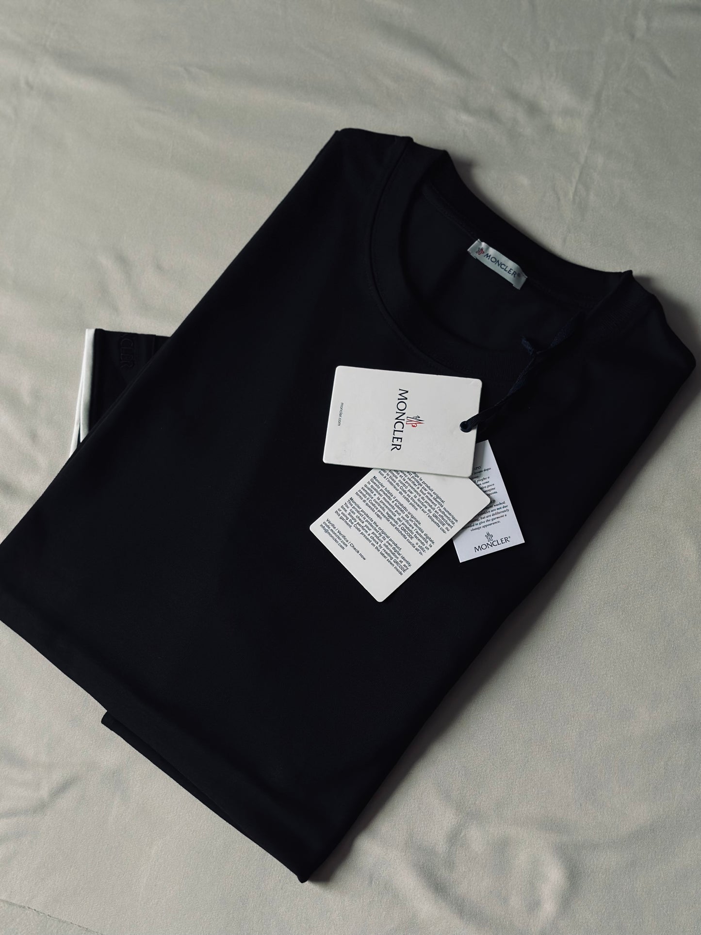 CAMISETA OVERSIZE TC MON NEGRA DETALLES BLANCOS