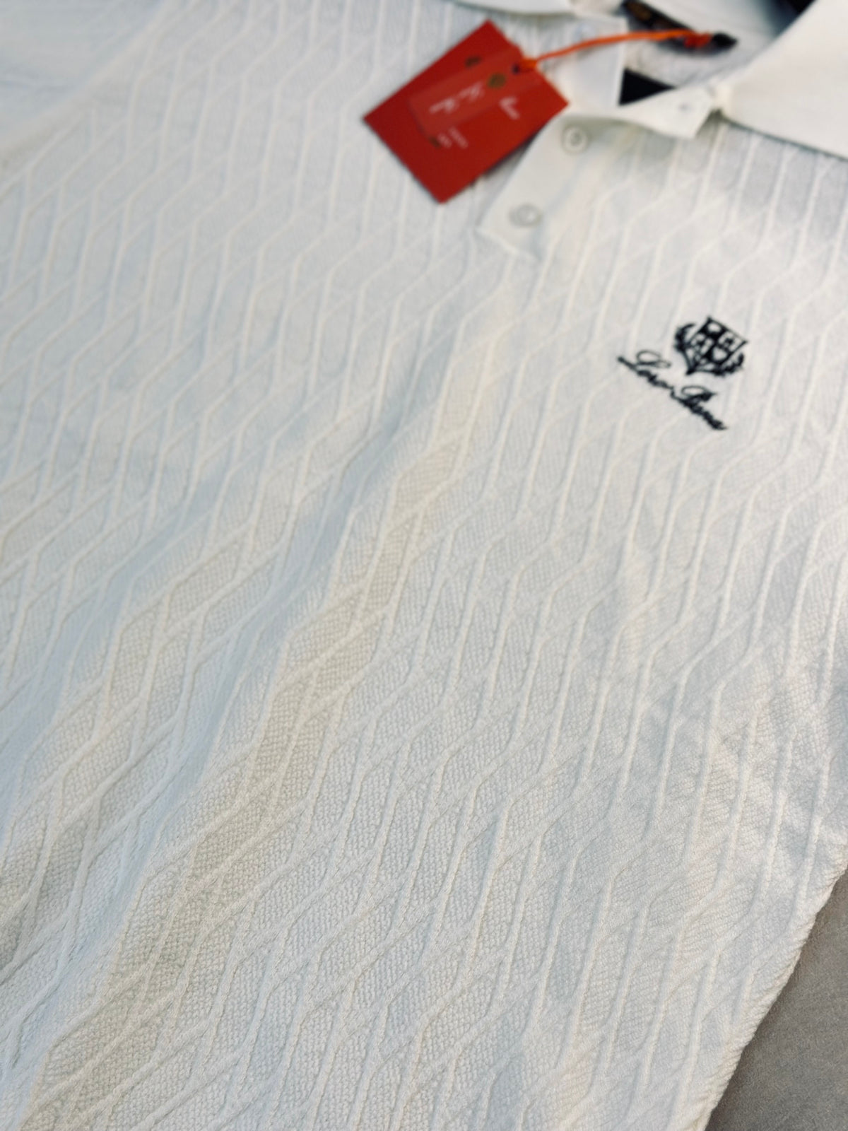 CAMISETA POLO LOR BLANCA TEJIDO LOR NEGRO