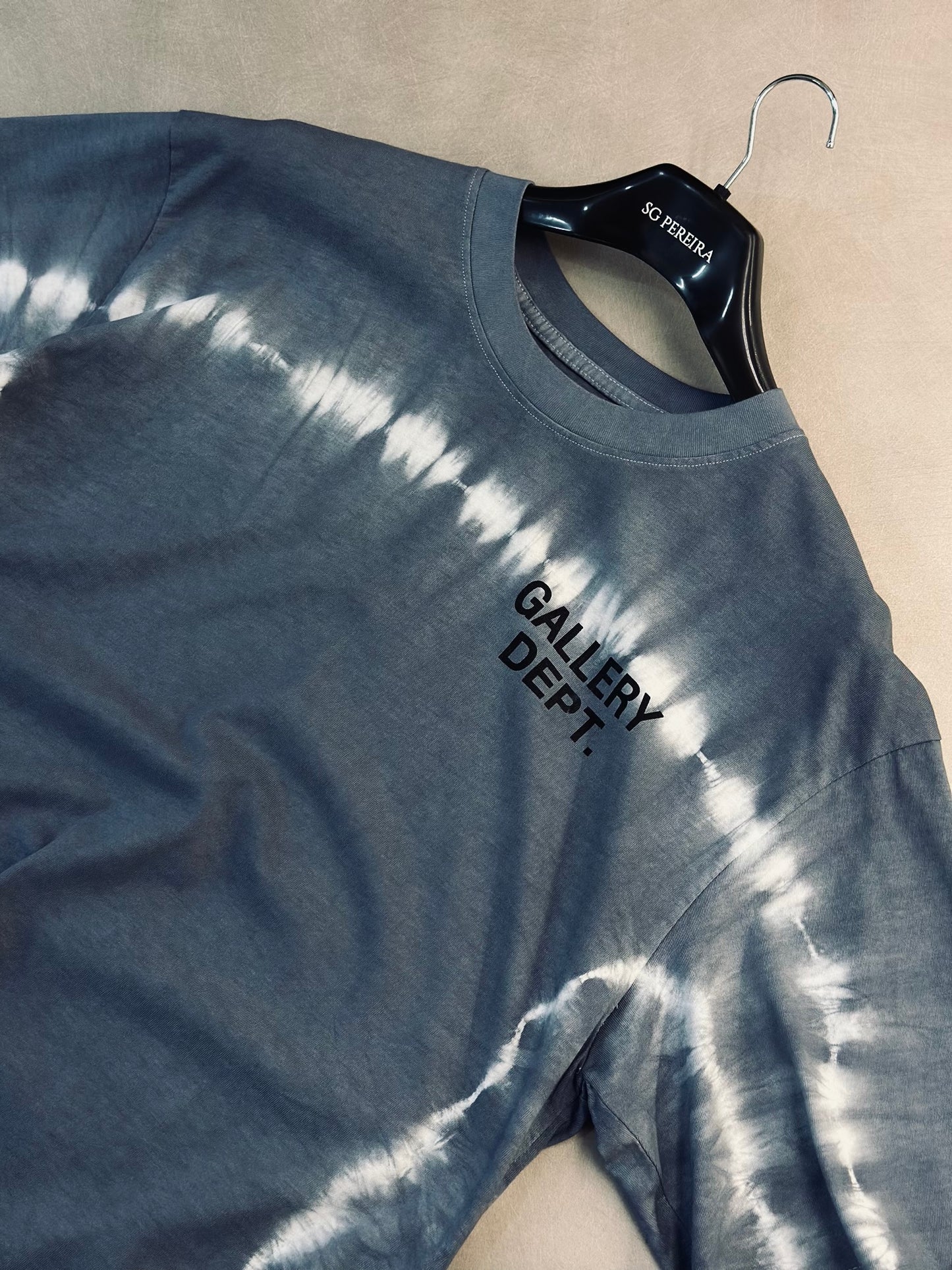 CAMISETA OVERSIZE GAL AZUL DESTELLOS BLANCOS
