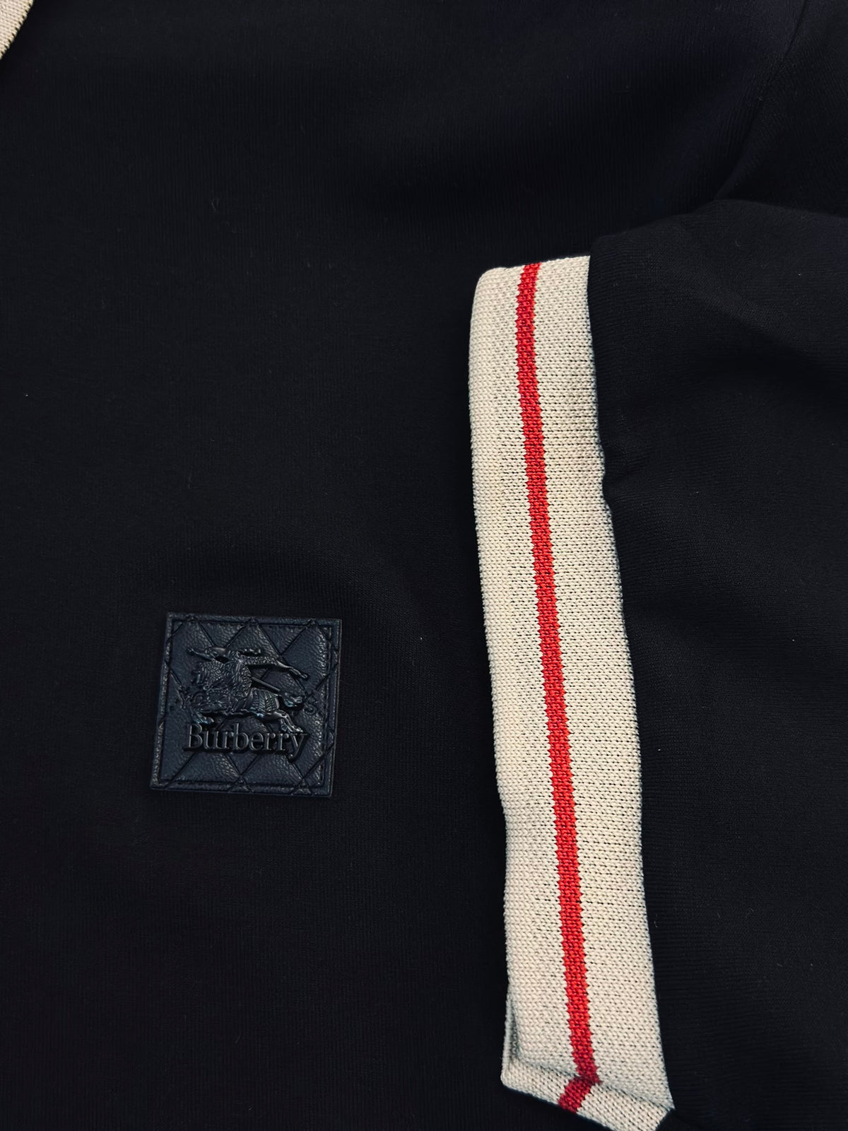 CAMISETA POLO BUR NEGRA DETALLE CUELLO