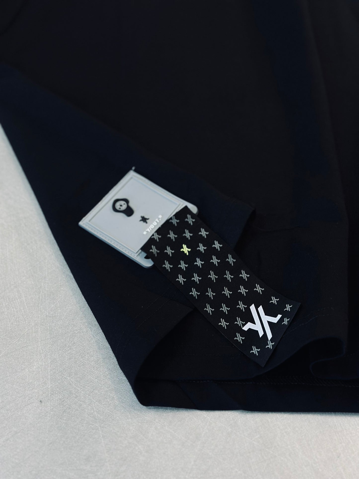 CAMISETA SLIM YOU NEGRA LLAVERO