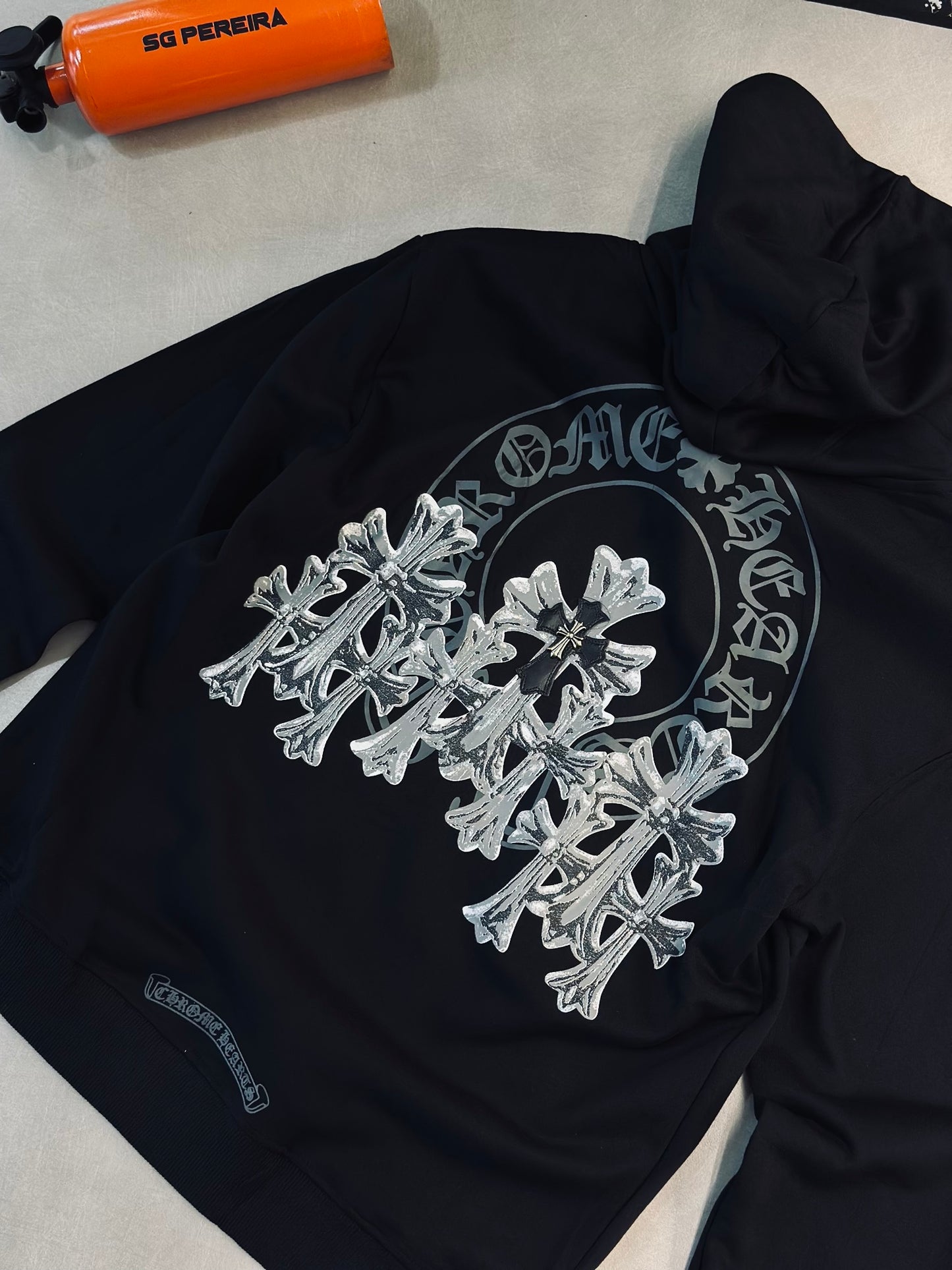 HOODIE CHR NEGRA 3 CRUCES BLANCAS
