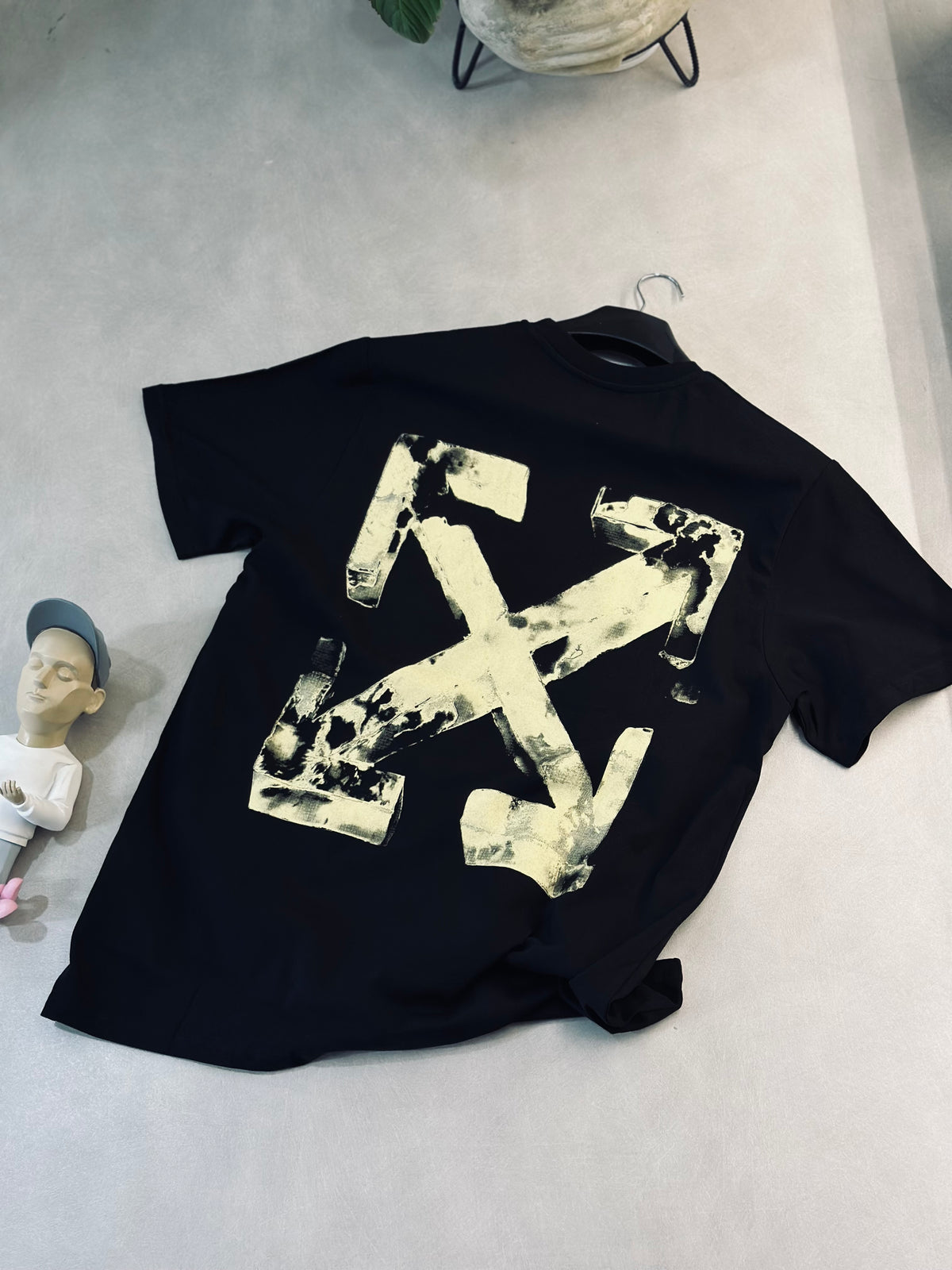 CAMISETA OVERSIZE OFF NEGRA "X" CAFÉ