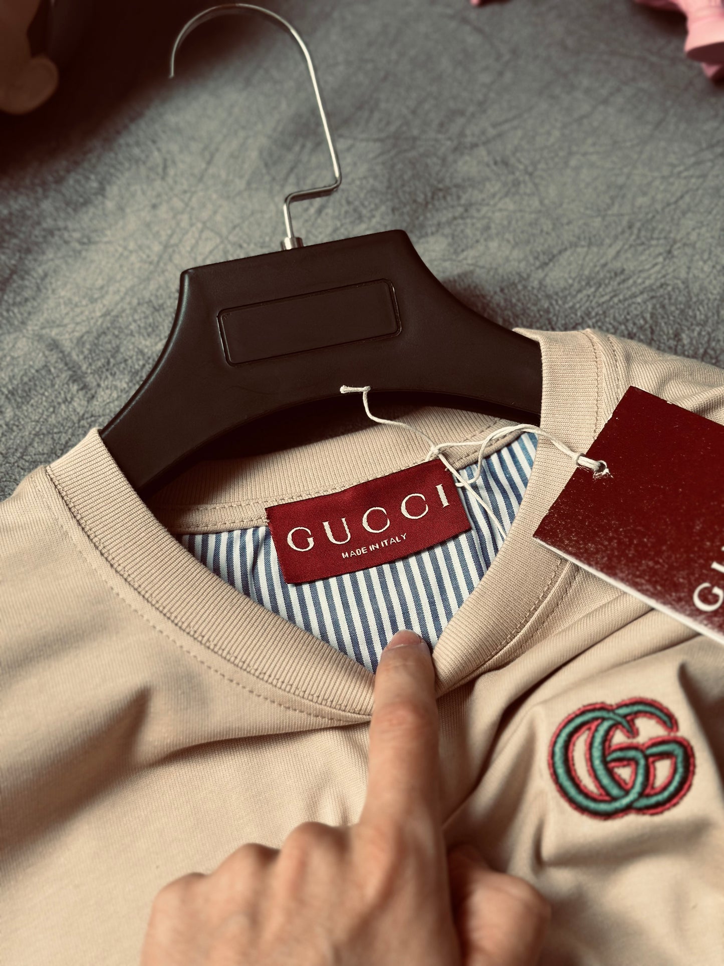 CAMISETA OVERSIZE TC GUC BEIGE BORDADO VERDE