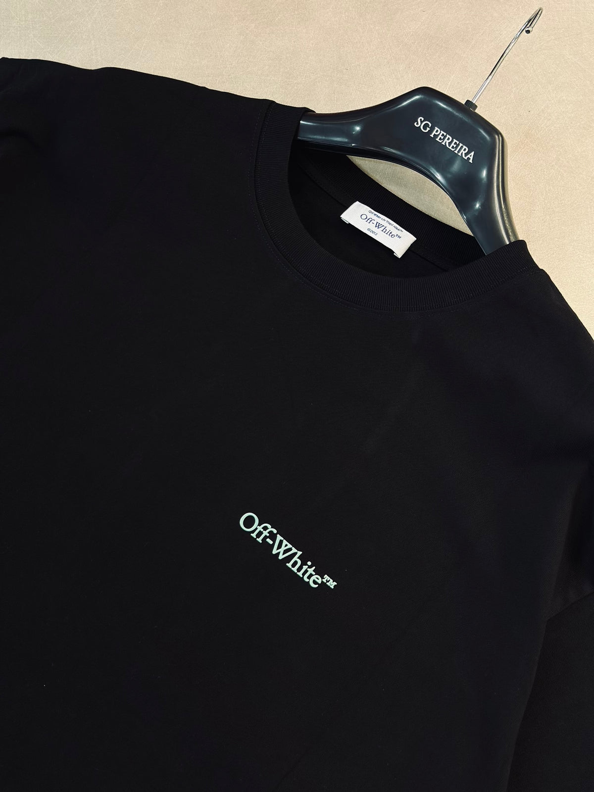 CAMISETA OVERSIZE OFF NEGRA "X" METRO VERDE