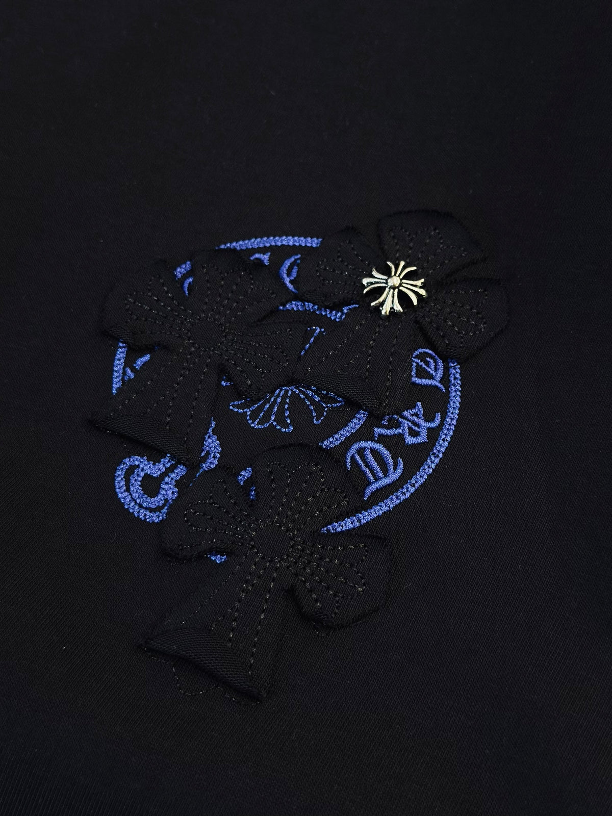 CAMISETA OVERSIZE CHR NEGRA LOGO AZUL CRUCES NEGRA