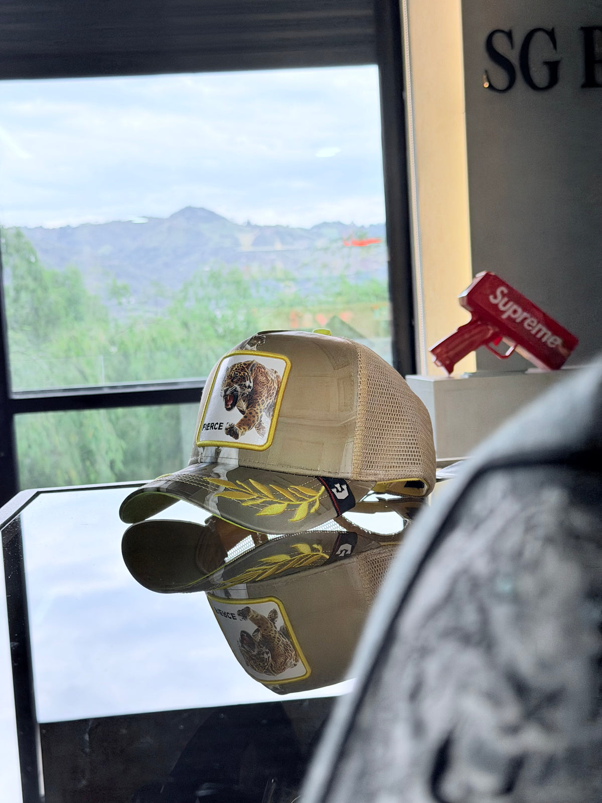 GORRA GOO CAFÉ ESCULTURA TIGRE