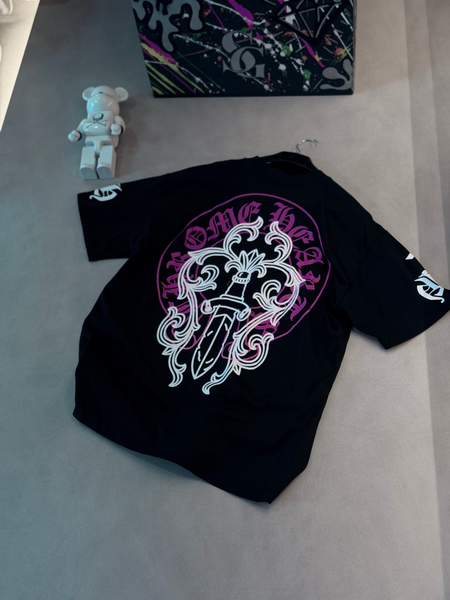 CAMISETA OVERSIZE CHR NEGRA ESPADA