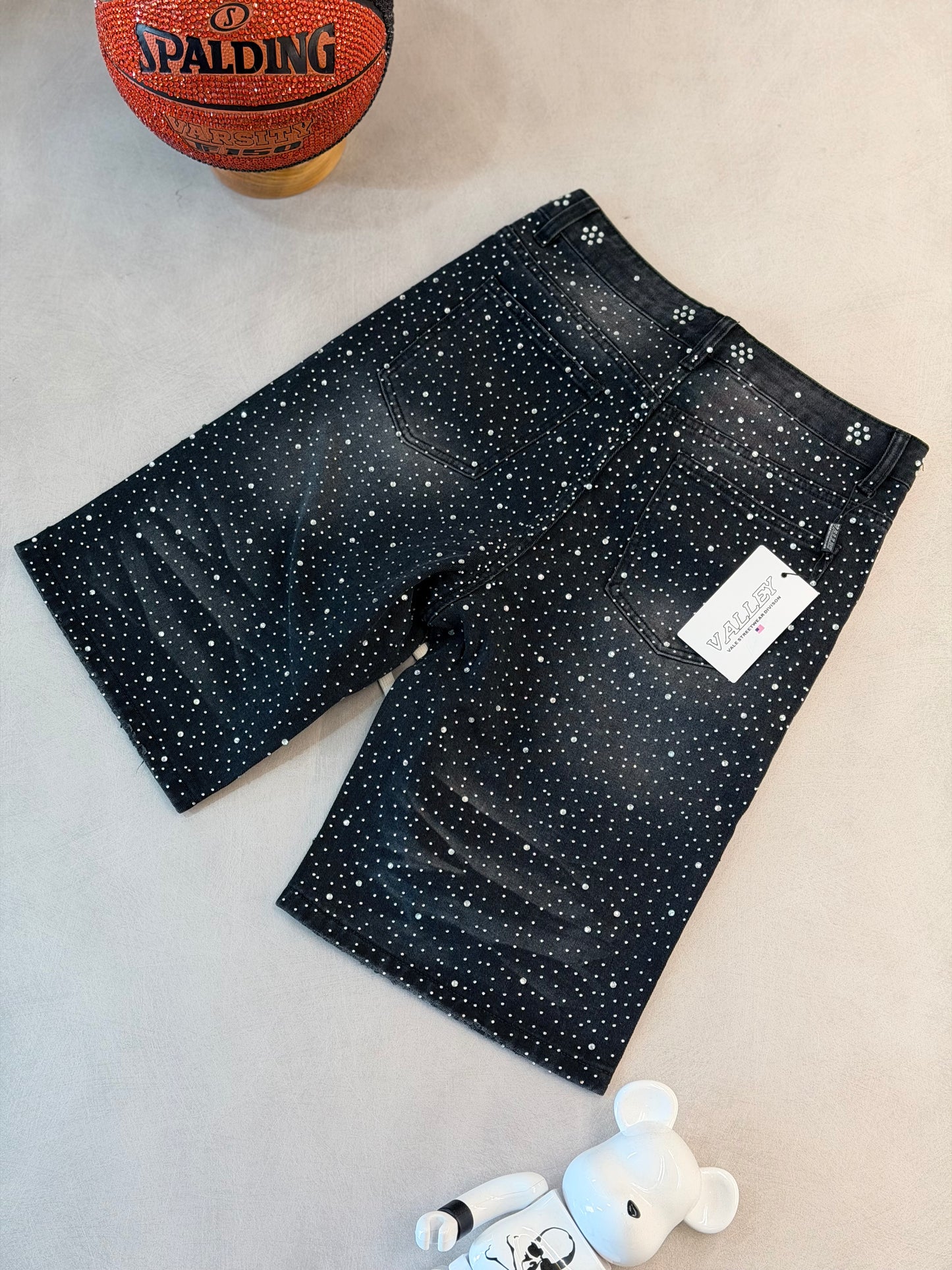 SHORT VAL NEGRO RHINESTONE DETALLE ROJO