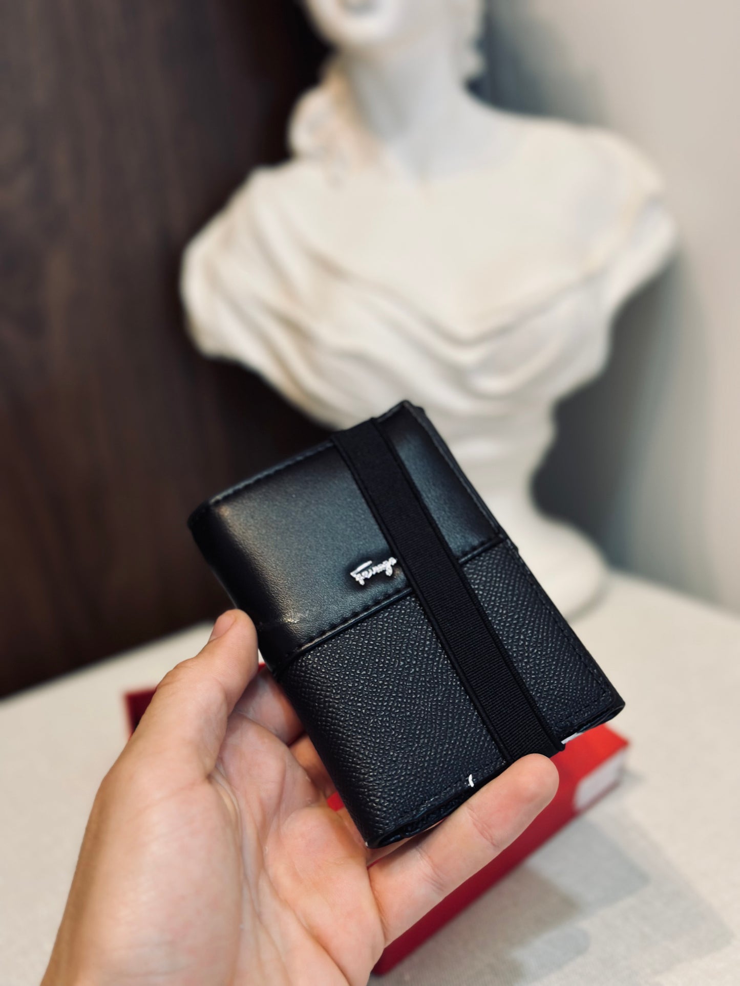 BILLETERA SAL NEGRA VERTICAL MITAD CUERINA