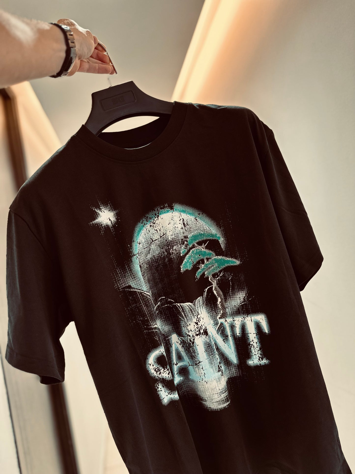 CAMISETA OVERSIZE SAI NEGRA LUNA