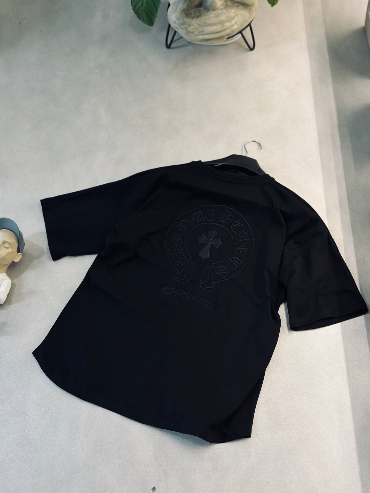 CAMISETA OVERSIZE CHR NEGRA CRUZ CUERINA