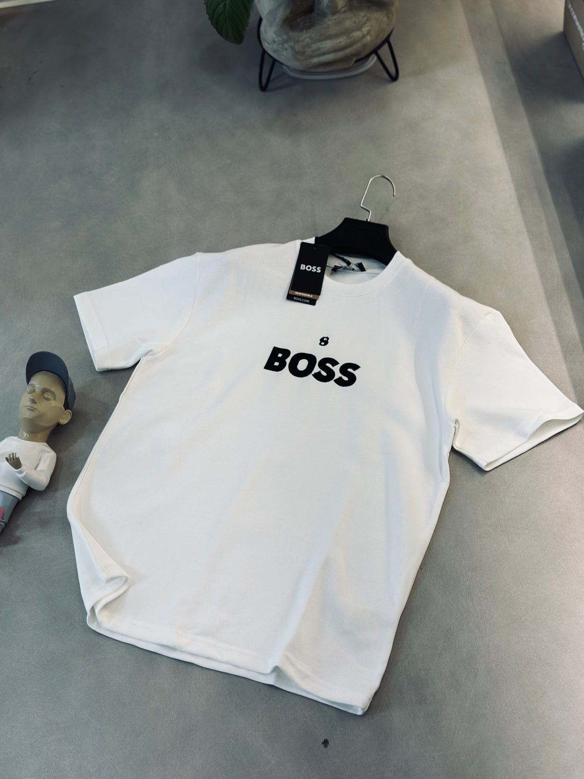 CAMISETA SEMI OVERSIZE BOS BLANCA 8 BORDADO