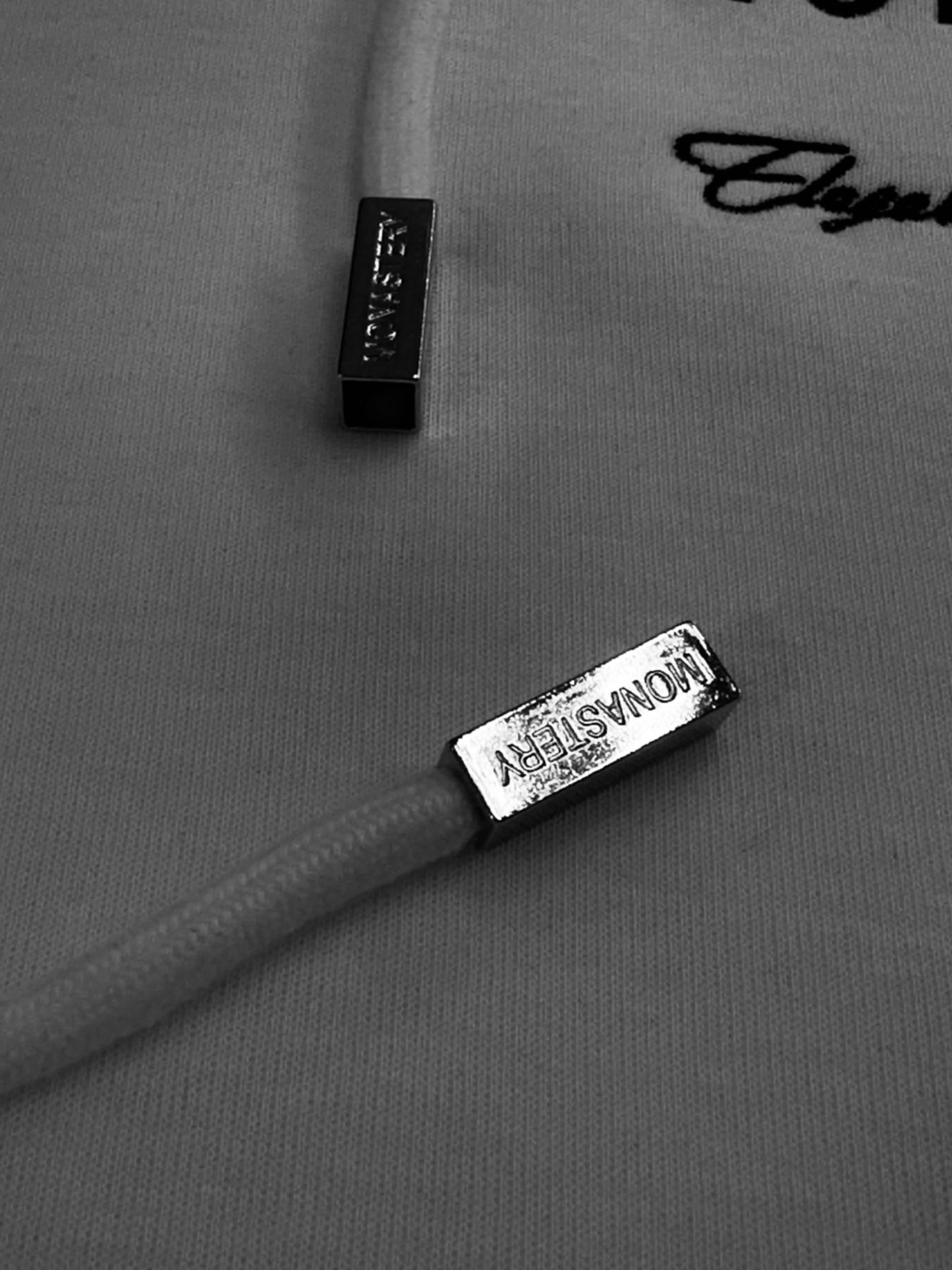 HOODIE MON BLANCO DISEÑO CAPOTA
