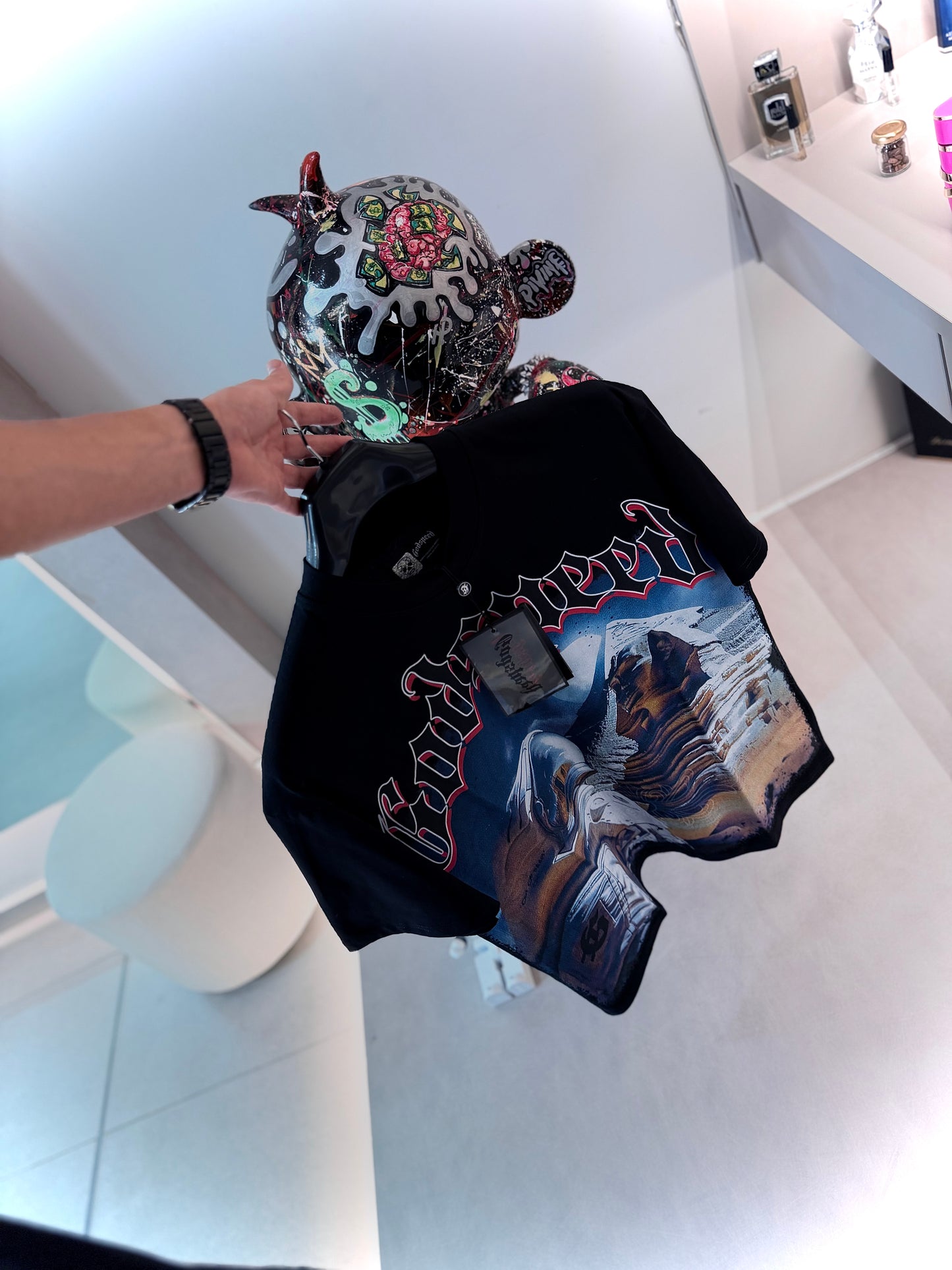 CAMISETA OVERSIZE GOD NEGRA ASTRONAUTA PIRAMIDE