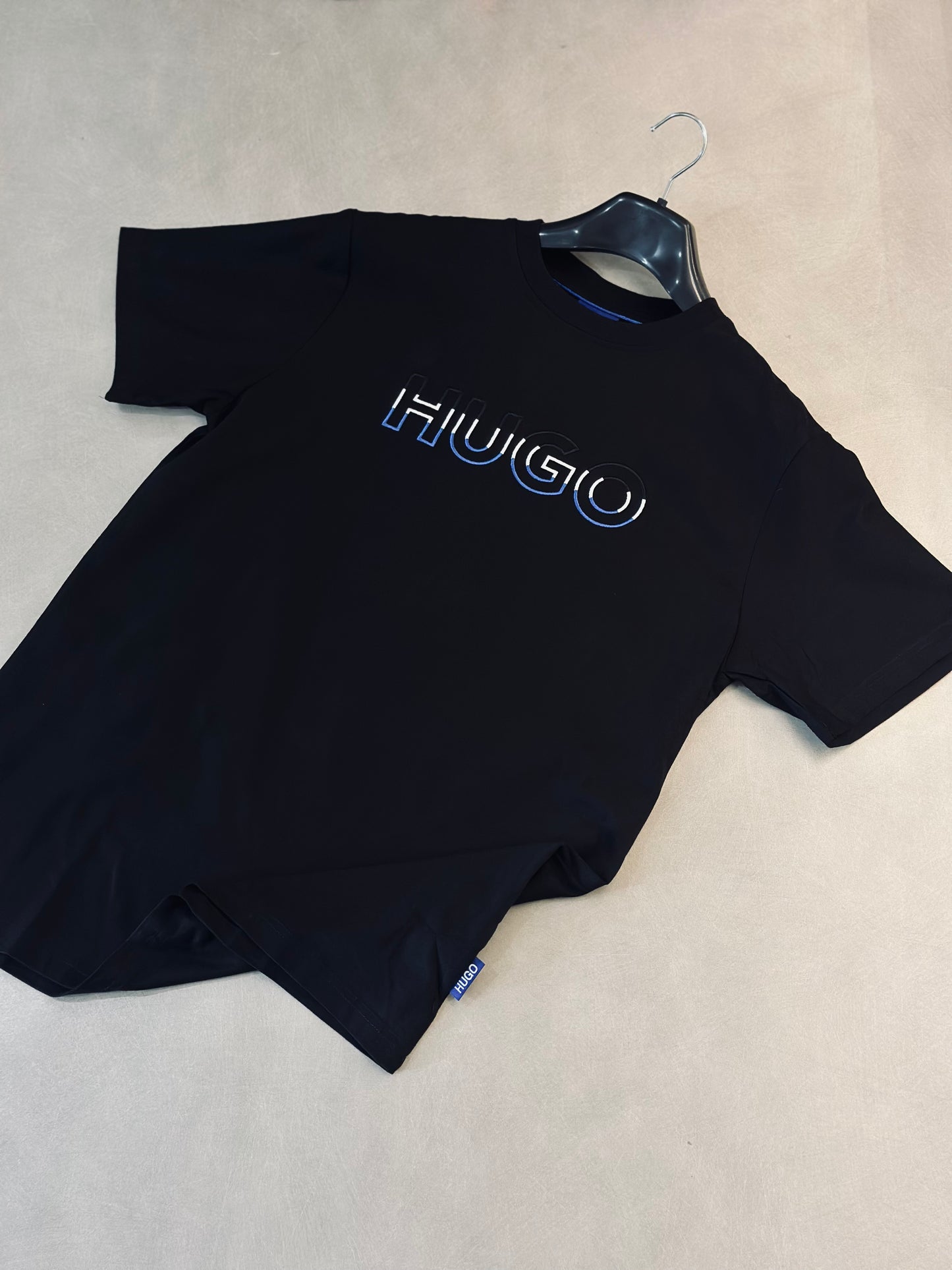 CAMISETA SLIM HUG NEGRA HUG 3COLORES