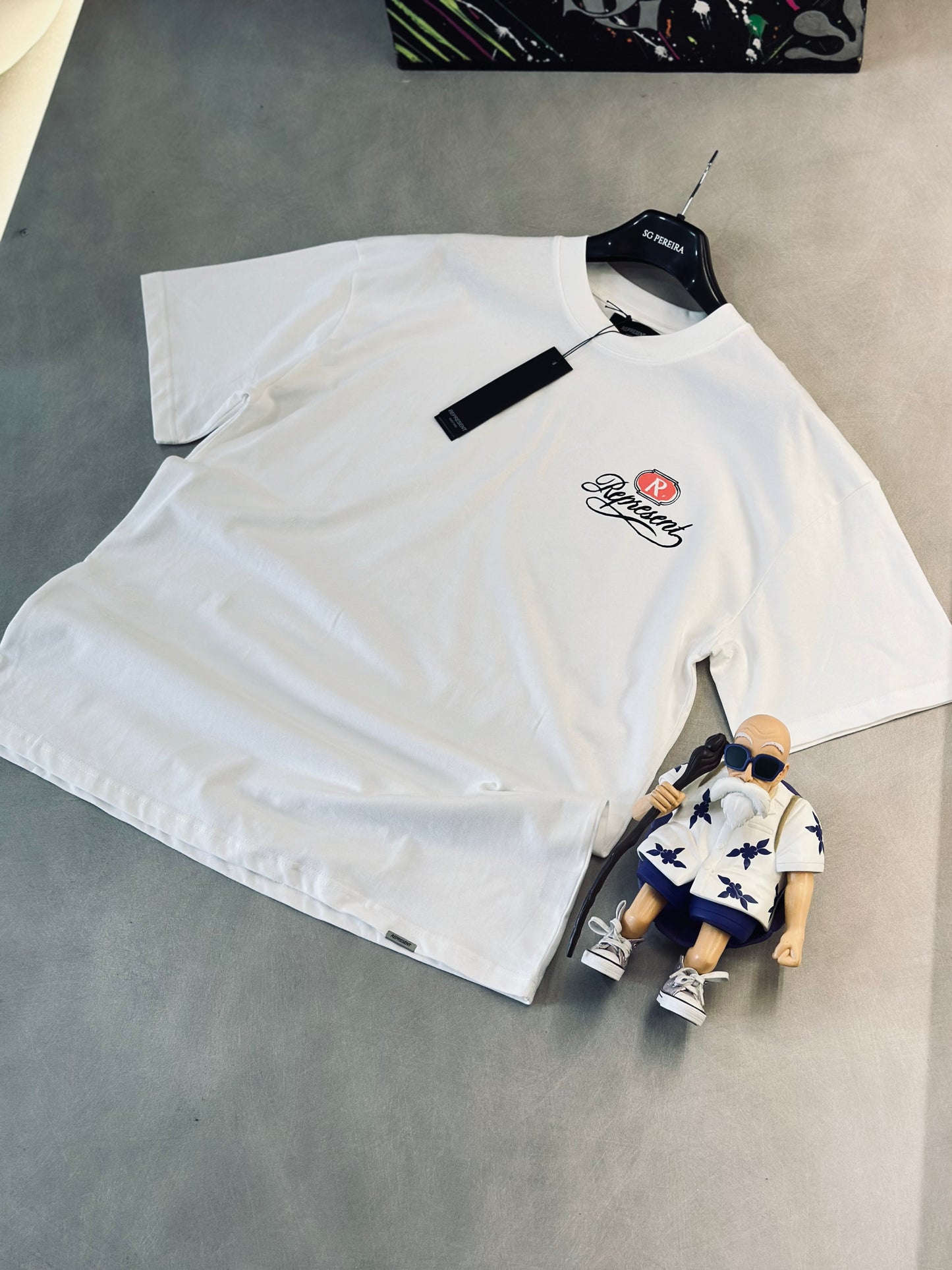 CAMISETA OVERSIZE REP BLANCA "R" ROSADA