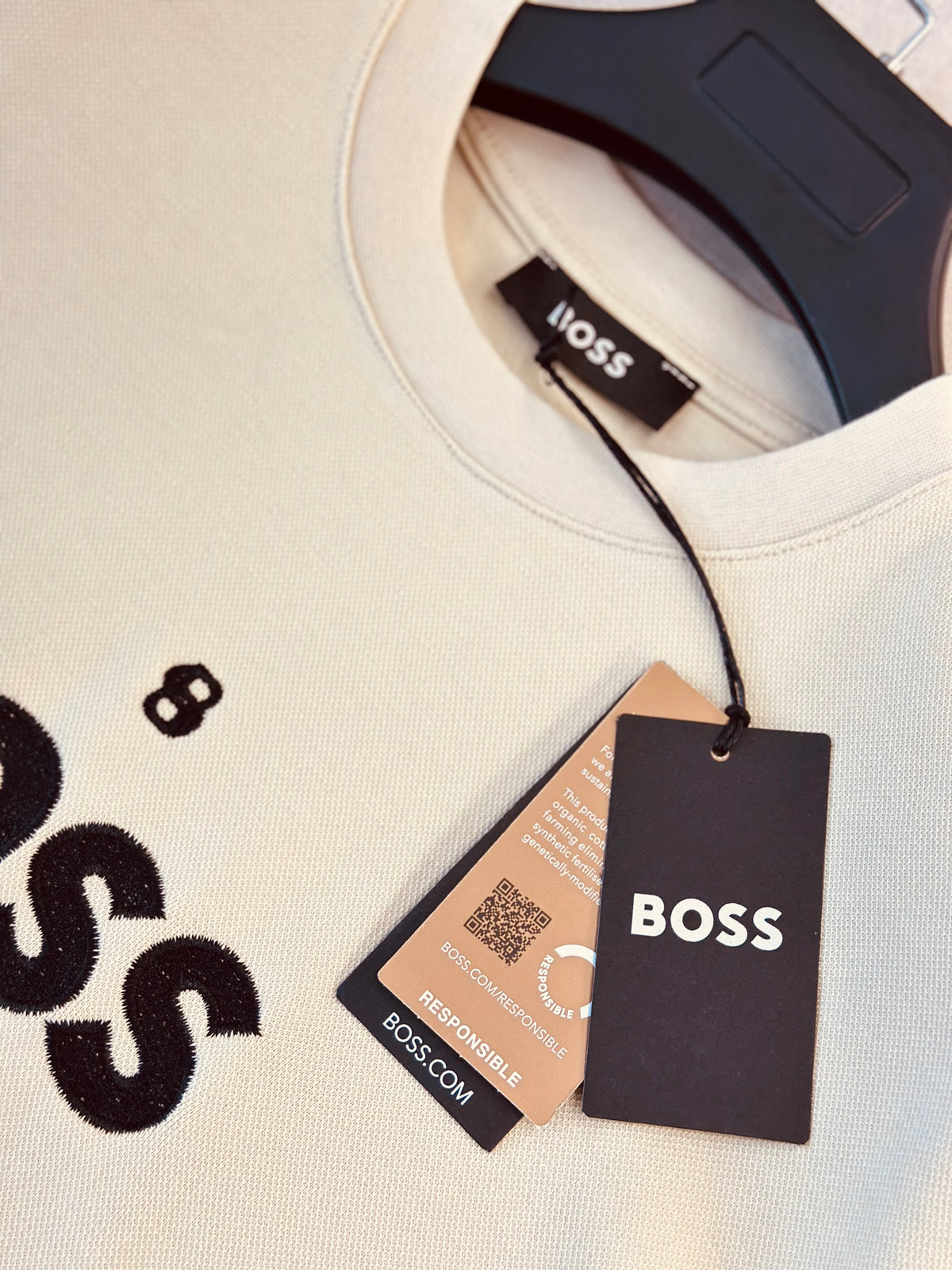 CAMISETA SEMI OVERSIZE BOS CAFÉ 8 BORDADO