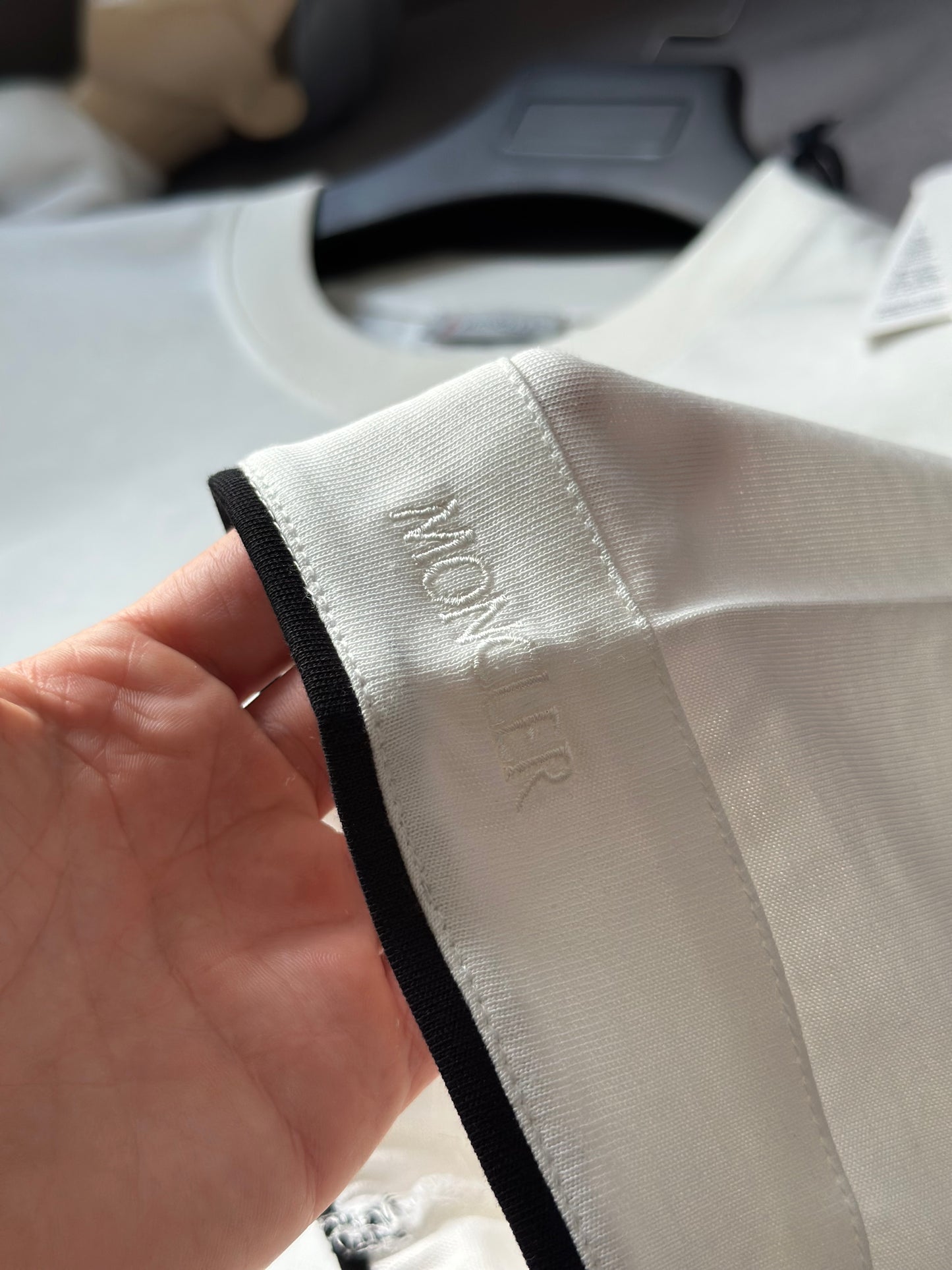 CAMISETA OVERSIZE TC MON BLANCA DETALLES NEGROS