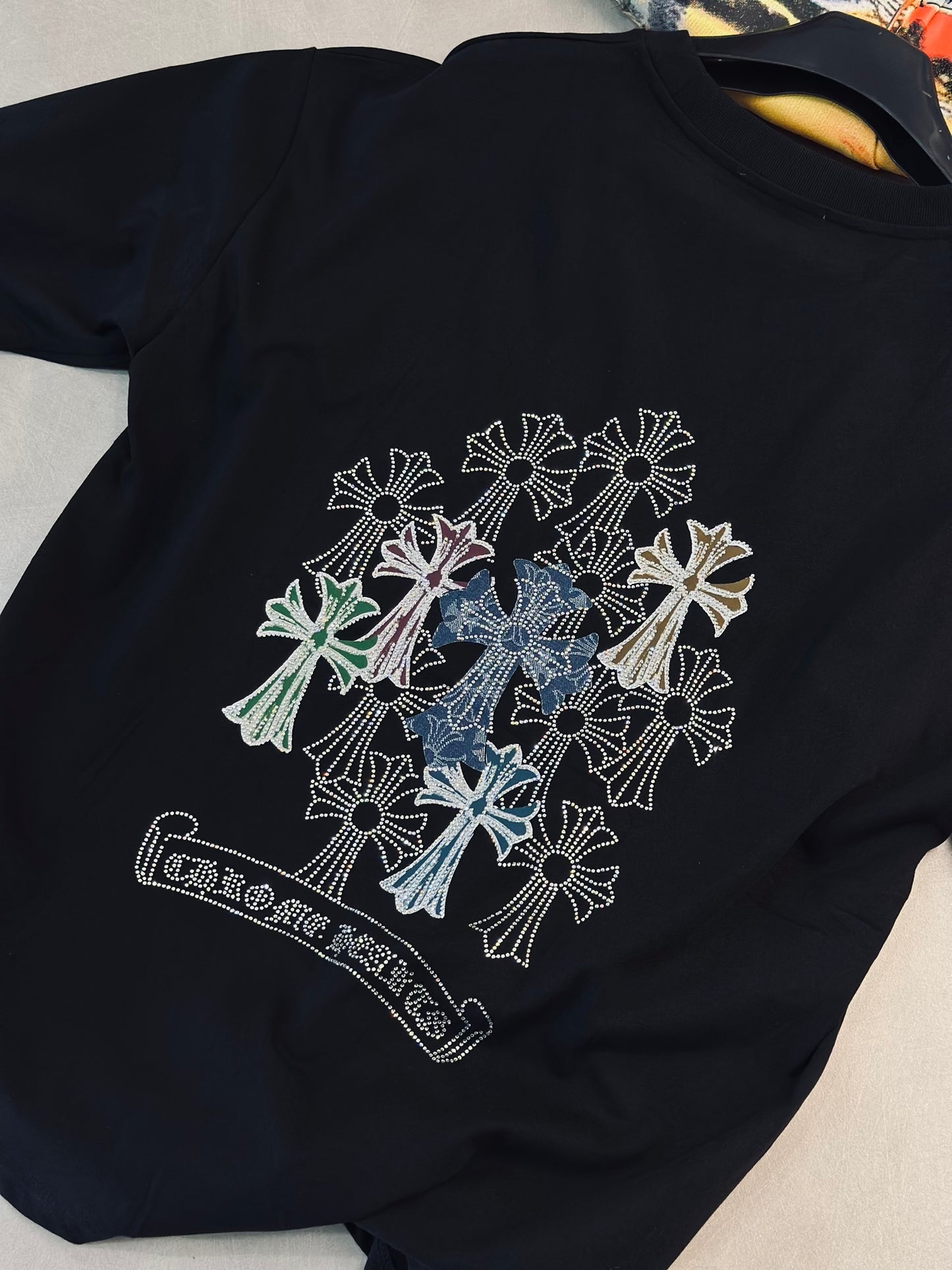 CAMISETA OVERSIZE CHR NEGRA CRUZ AZUL RHINESTONE