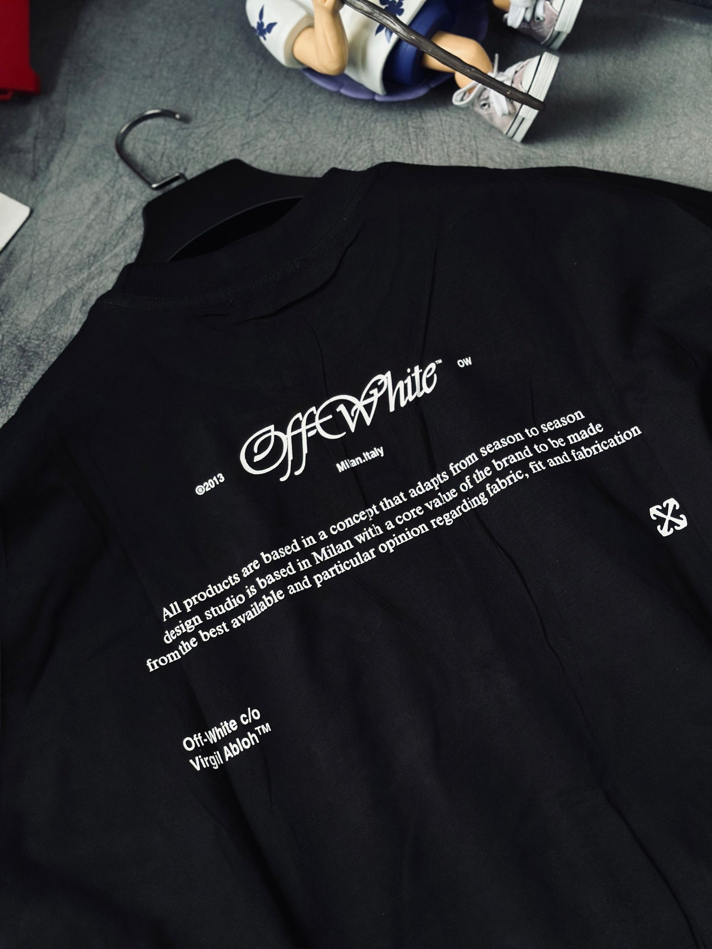CAMISETA OVERSIZE OFF NEGRA PERSONAS