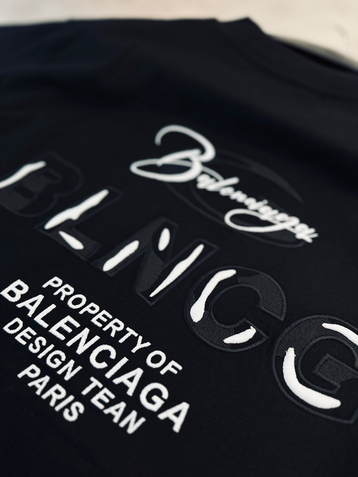 CAMISETA OVERSIZE BAL NEGRA BAL BLANCO