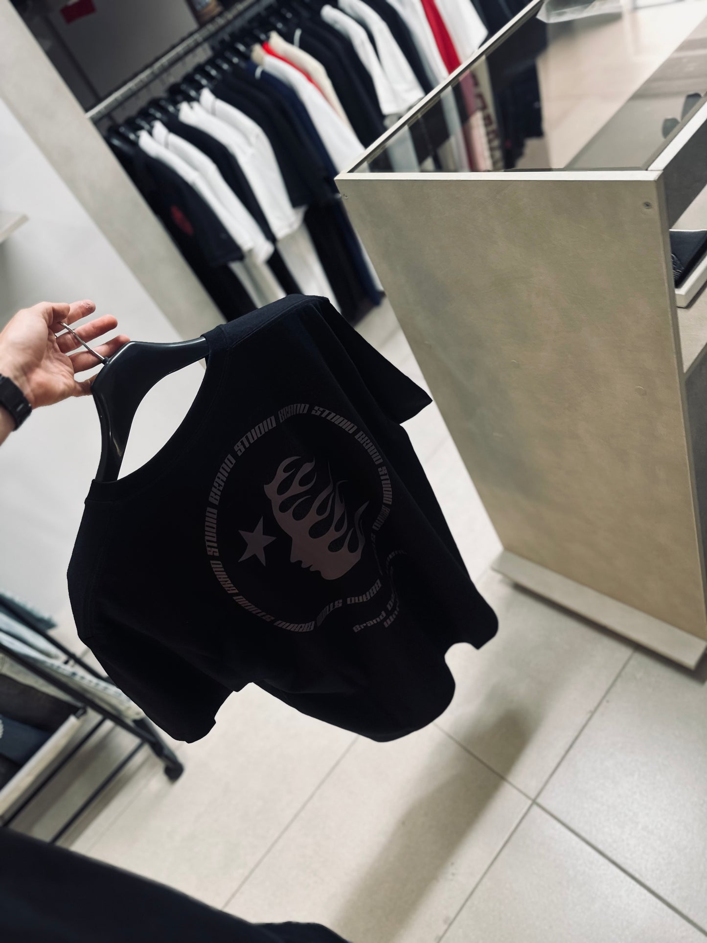 CAMISETA OVERSIZE HEL NEGRA HEL CAFÉ