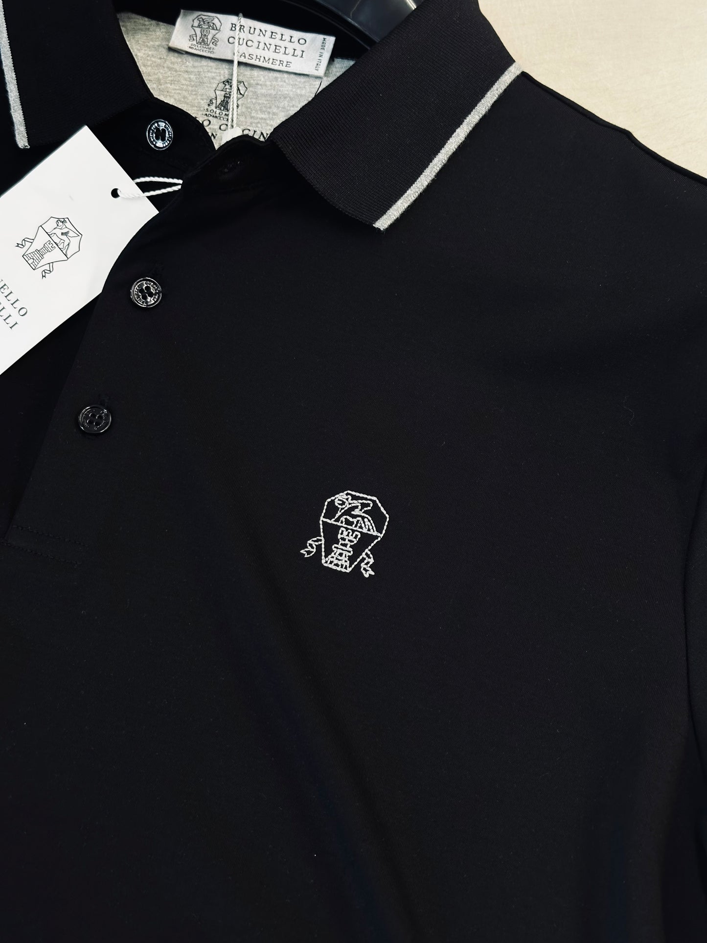 CAMISETA POLO BRU NEGRA LOGO TEJIDO