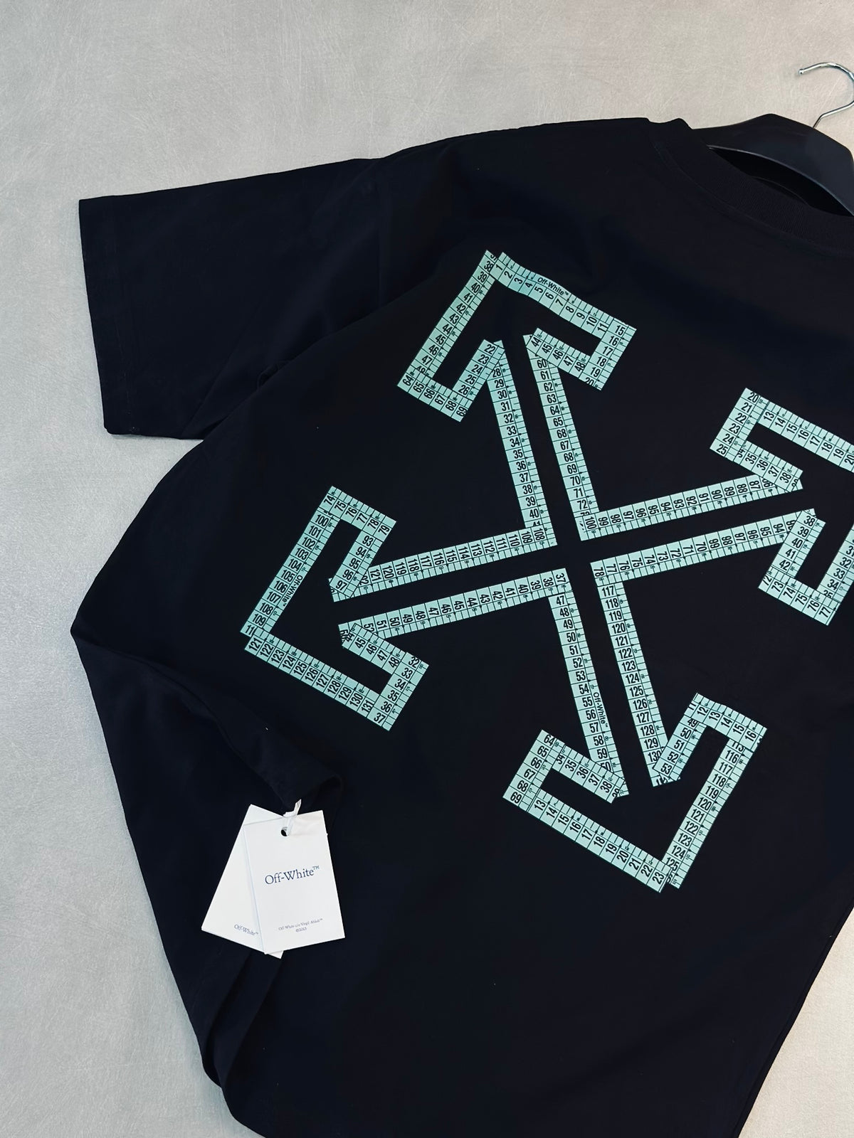 CAMISETA OVERSIZE OFF NEGRA "X" METRO VERDE