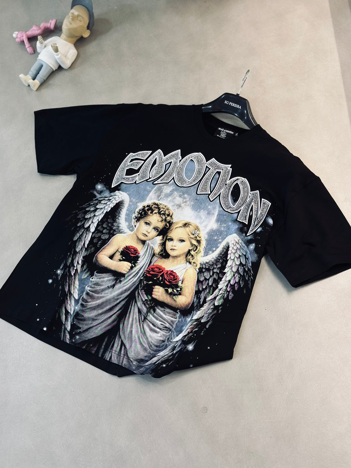 CAMISETA OVERSIZE EMO NEGRA RHINESTONE ANGELES ROSAS