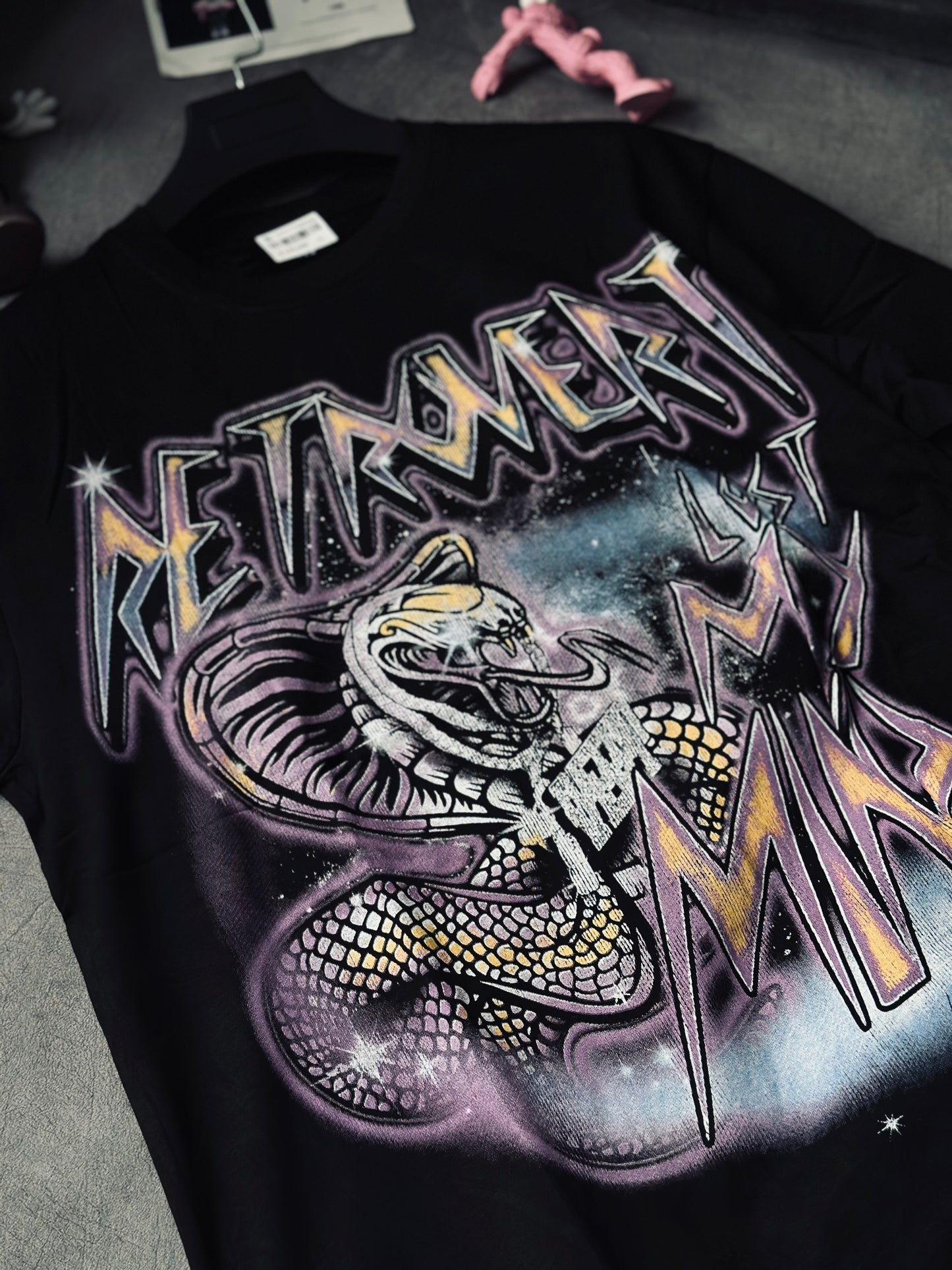 CAMISETA OVERSIZE RET NEGRA COBRA MORADA