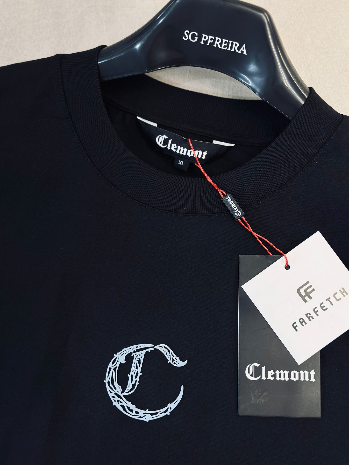 CAMISETA SLIM CLE NEGRA "C" AZUL
