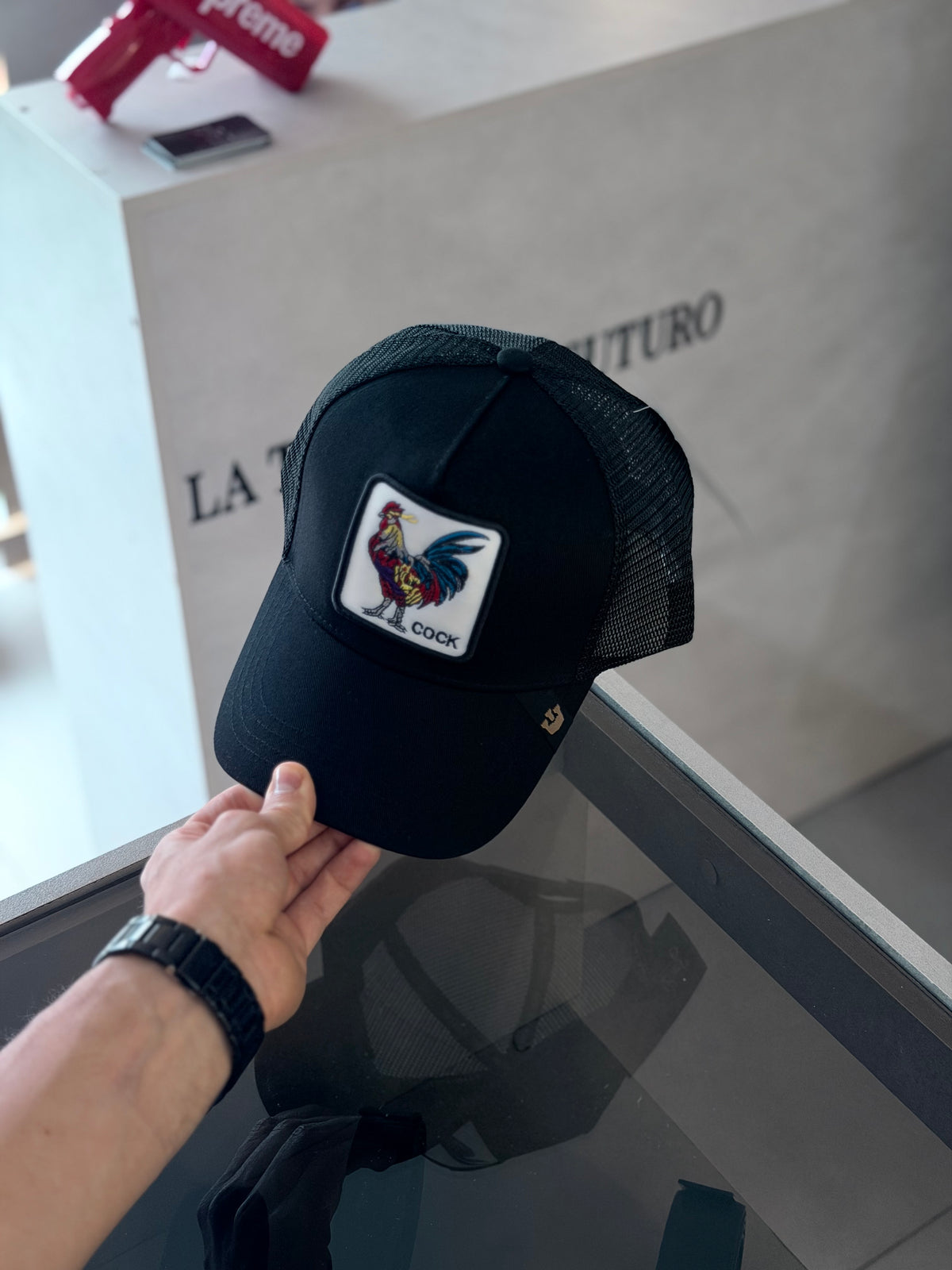 GORRA GOO NEGRA GALLO COLA AZUL