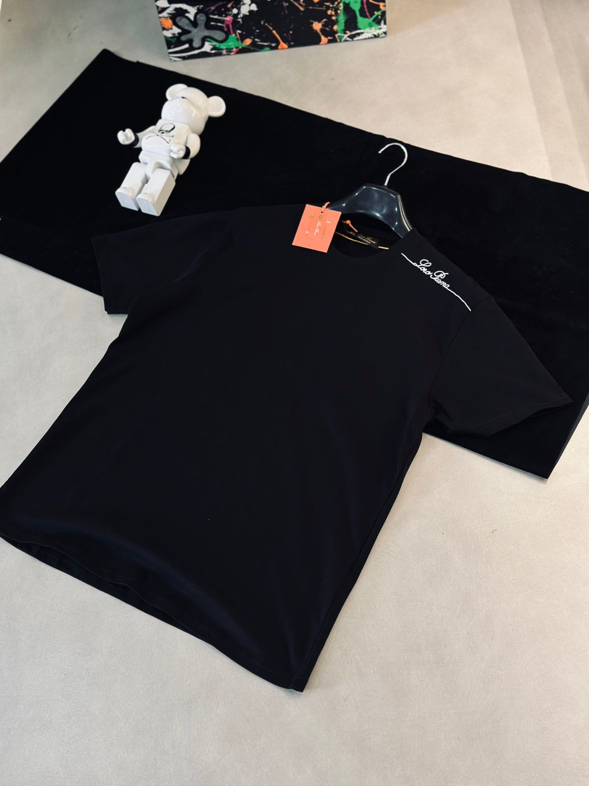 CAMISETA OVERSIZE LOR NEGRA BORDADO HOMBRO