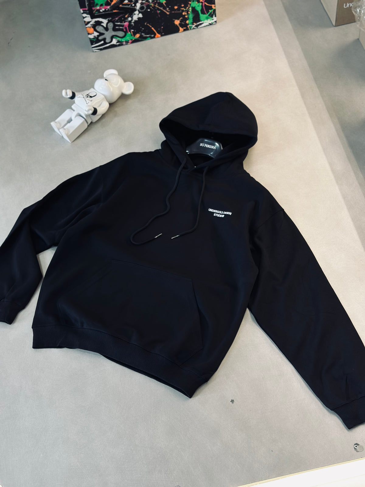HOODIE UND NEGRO CLASICO UND BLANCO