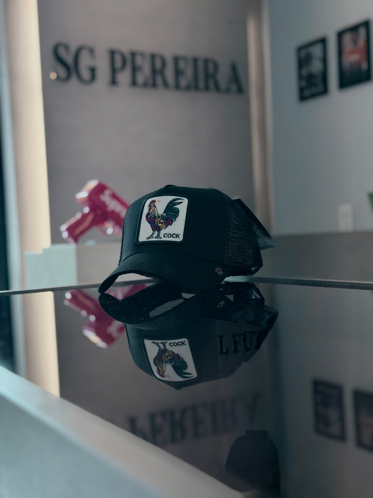 GORRA GOO NEGRA GALLO COLA AZUL