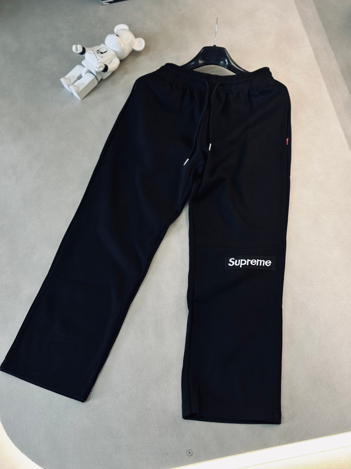 SUDADERA SUP NEGRO SUPR TEJIDO BLANCO