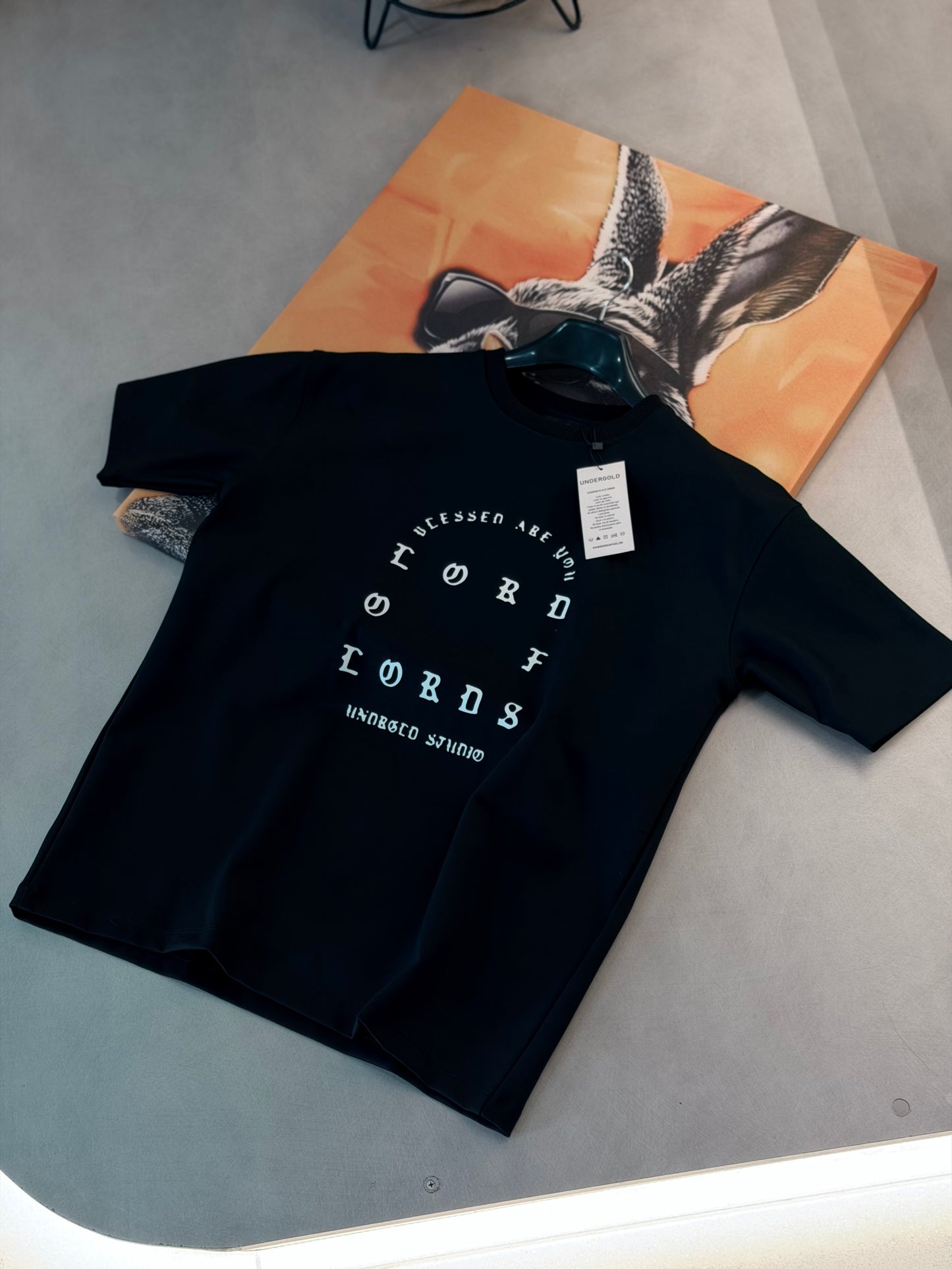 CAMISETA OVERSIZE UND NEGRA LORD OF