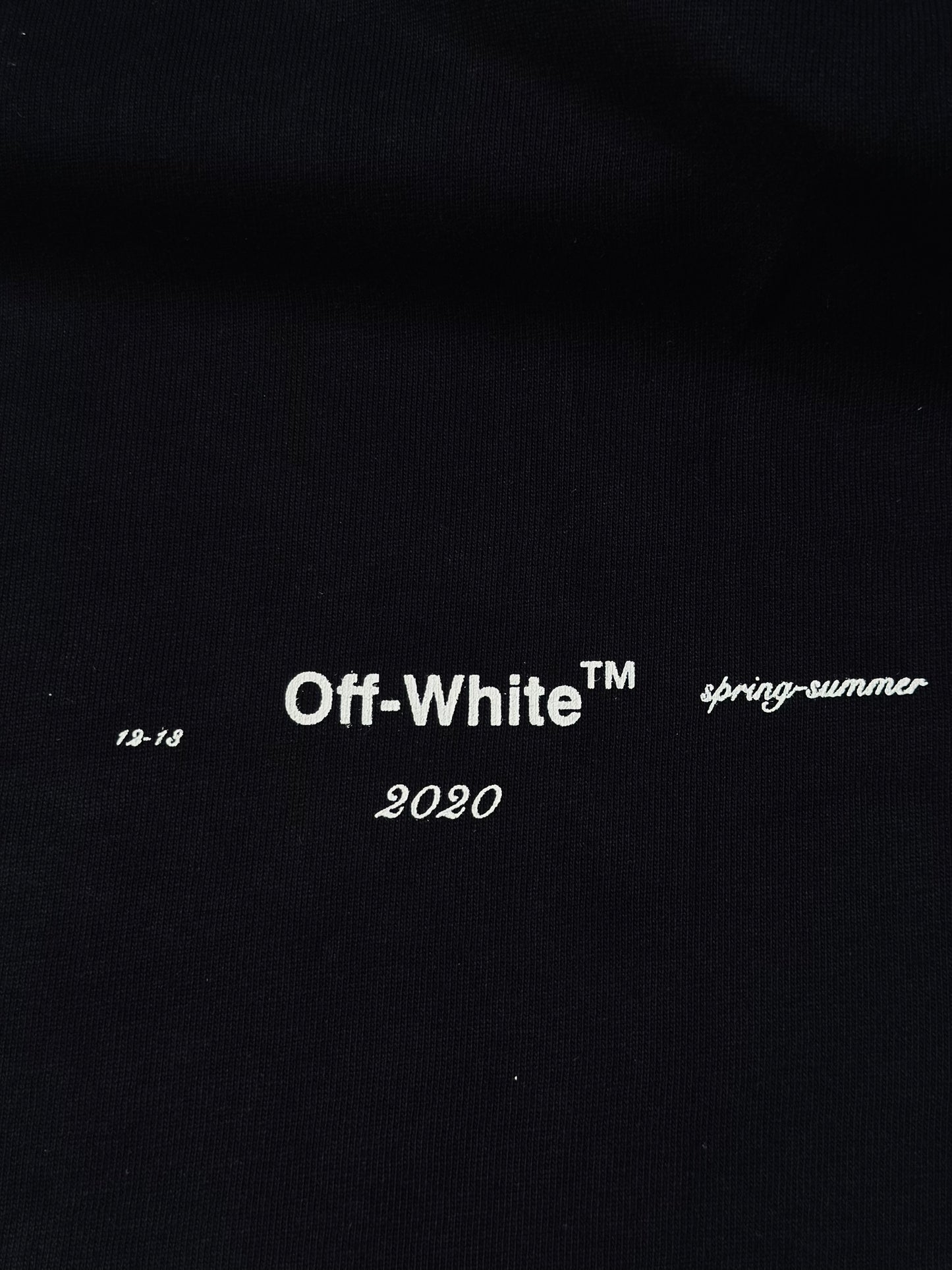 CAMISETA OVERSIZE OFF NEGRA "X" TEJIDO NEGRO