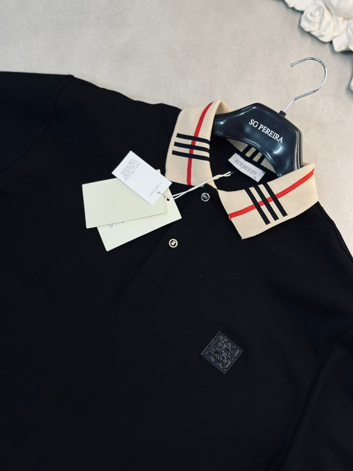 CAMISETA POLO BUR NEGRA DETALLE CUELLO
