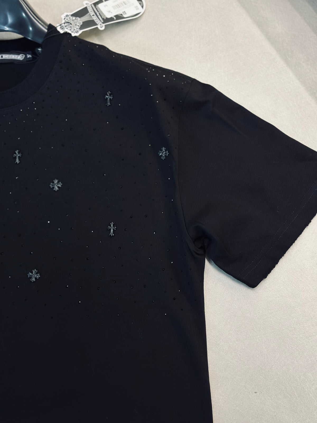 CAMISETA OVERSIZE GOOD NEGRA RHINESTONE MORADO