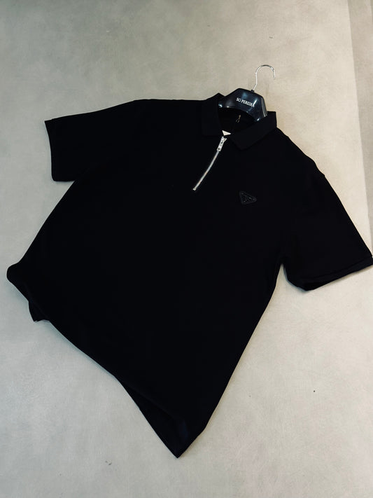 CAMISETA POLO PRA NEGRA CREMALLERA PLACA MET NEGRA