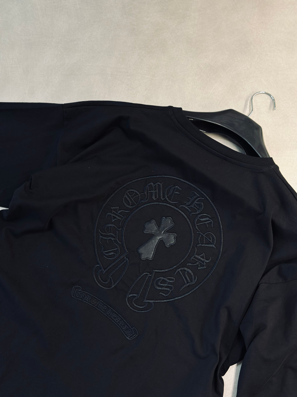 CAMISETA OVERSIZE CHR NEGRA CRUZ CUERINA