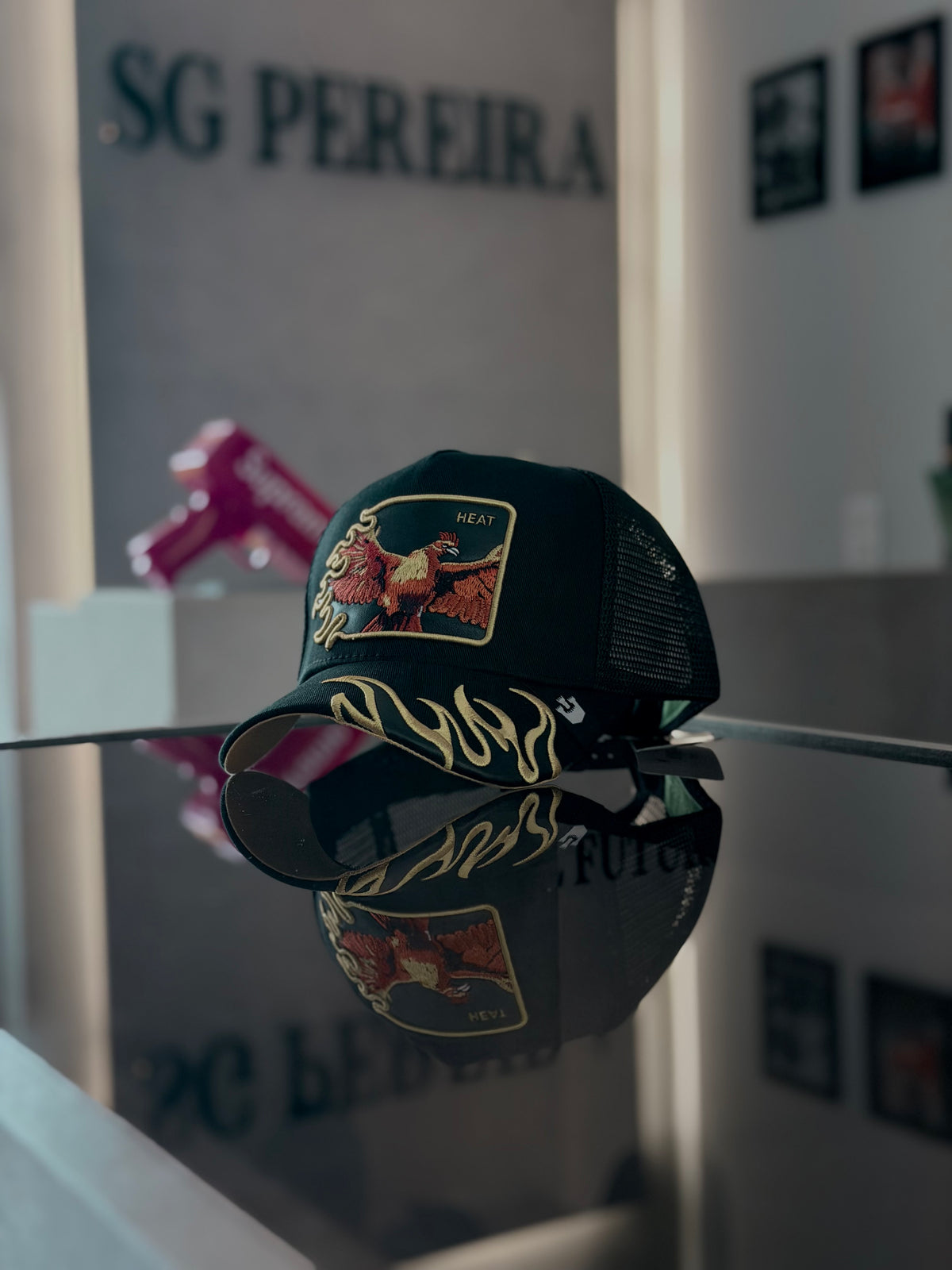 GORRA GOO NEGRA FUEGO AGUILA