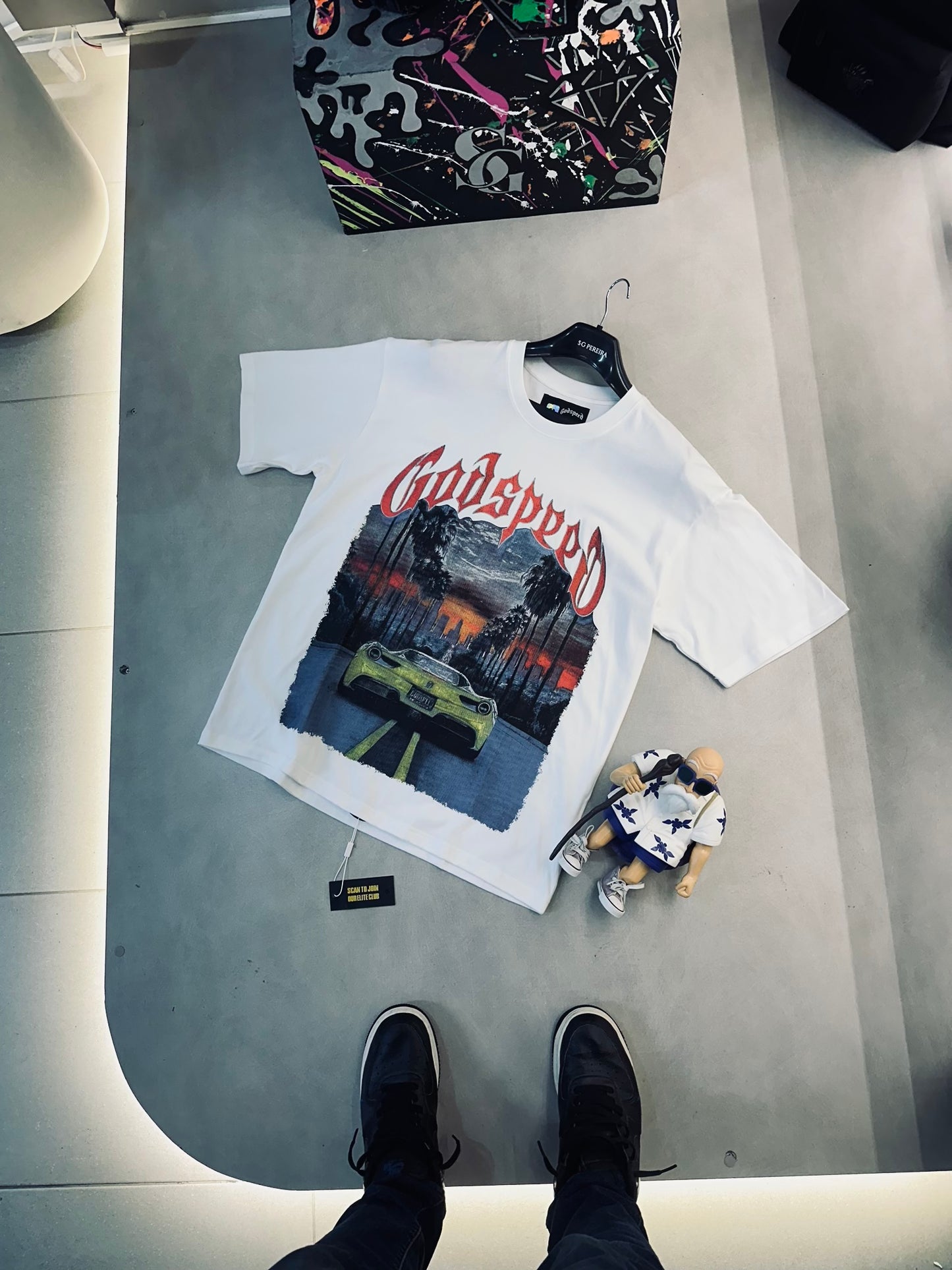 CAMISETA OVERSIZE GOD BLANCA CARRO AMARILLO