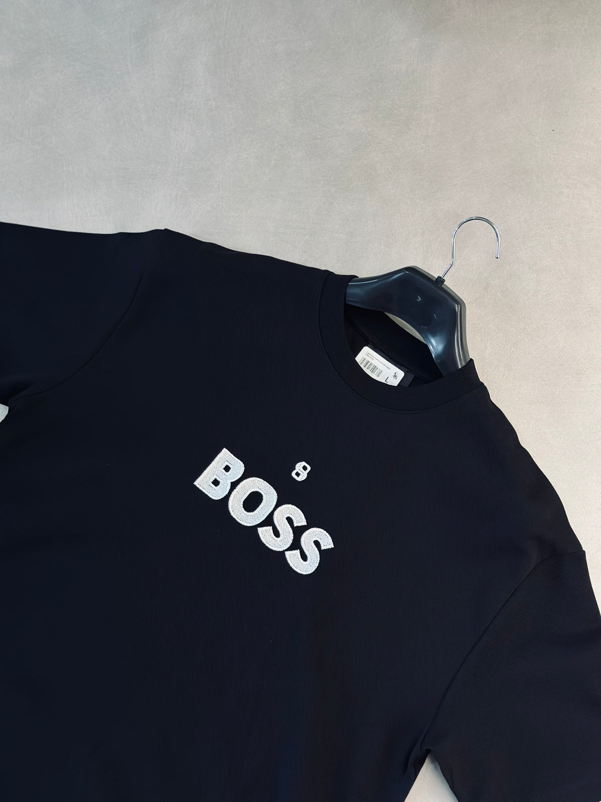 CAMISETA SEMI OVERSIZE BOS NEGRA 8 BORDADO