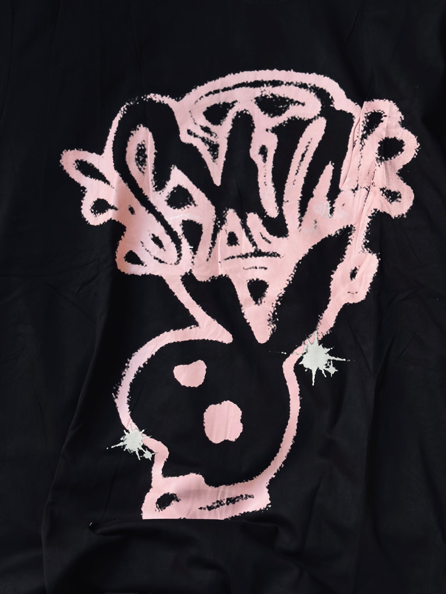 CAMISETA OVERSIZE SYN NEGRA CONEJO ROSADO